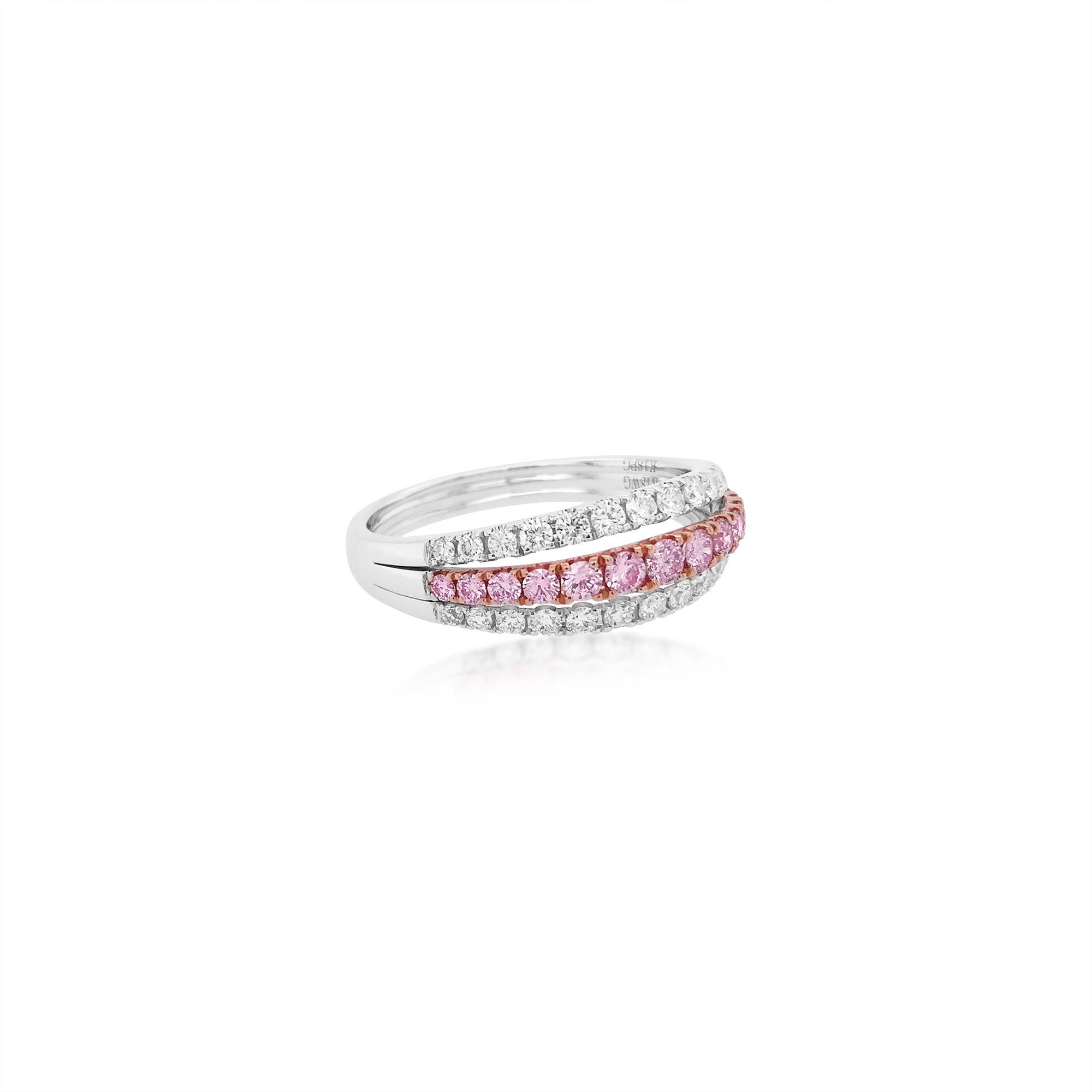 Round Cut Round Brilliant Cut Argyle Pink Diamond and White Diamond 18K Gold Ring For Sale