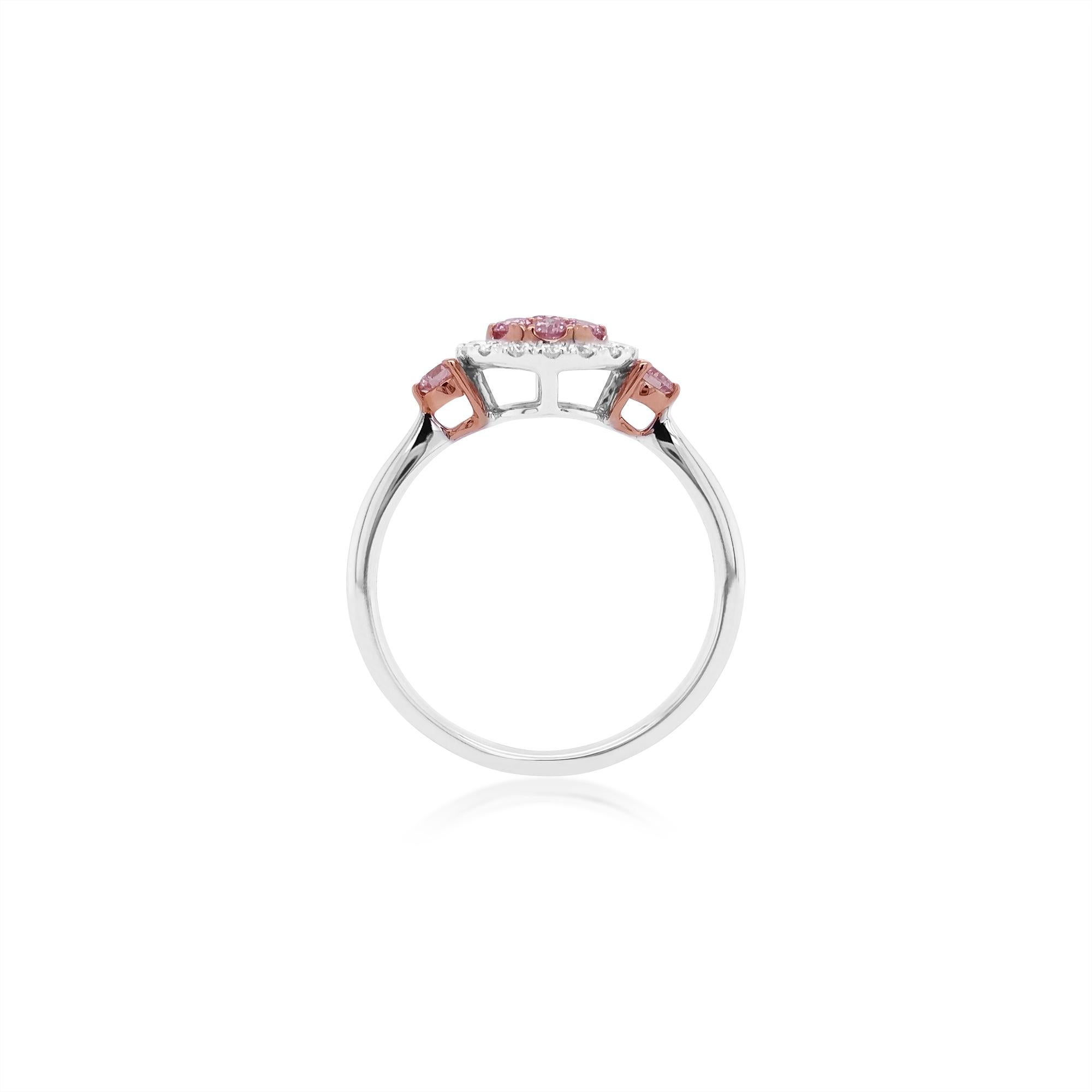 Round Cut Round Brilliant Cut Argyle Pink Diamond and White Diamond 18K Gold Ring For Sale