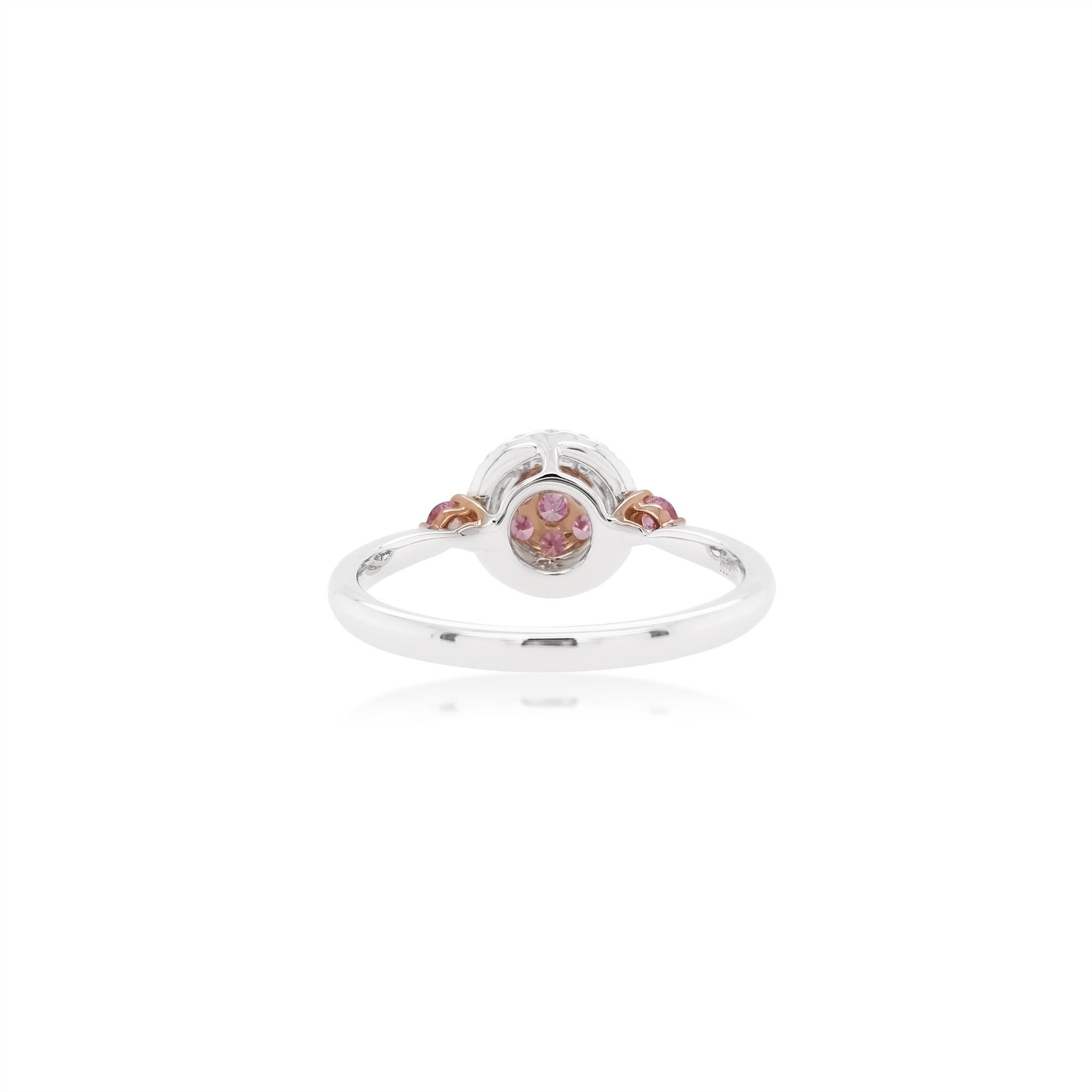 Round Brilliant Cut Argyle Pink Diamond and White Diamond 18K Gold Ring In New Condition For Sale In Hong Kong, HK