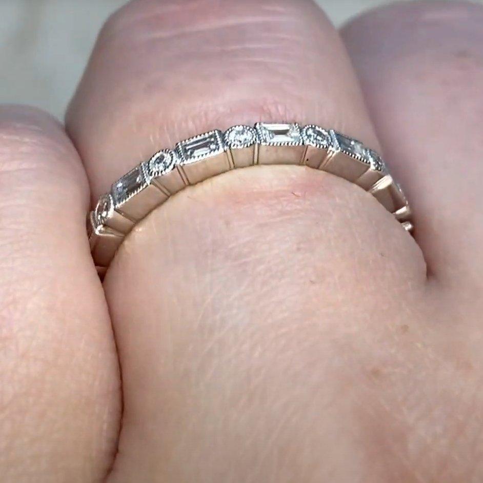 Eternity-Ring mit rundem Diamanten im Brillantschliff und Baguetteschliff (ca. 0,50 Karat) (Rundschliff) im Angebot