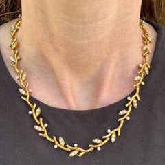 Round Brilliant-Cut Diamond 18 Karat yellow Gold Vine Style Link Necklace