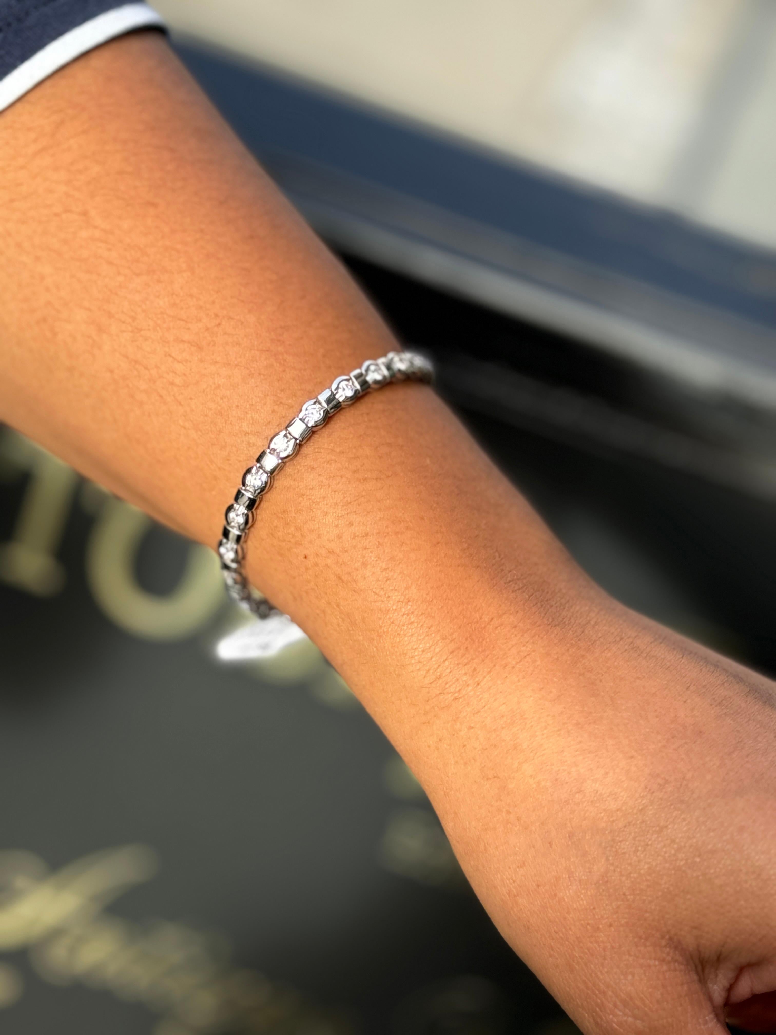 Modern Round Brilliant Cut Diamond and 18 Carat White Gold Tennis Bracelet For Sale