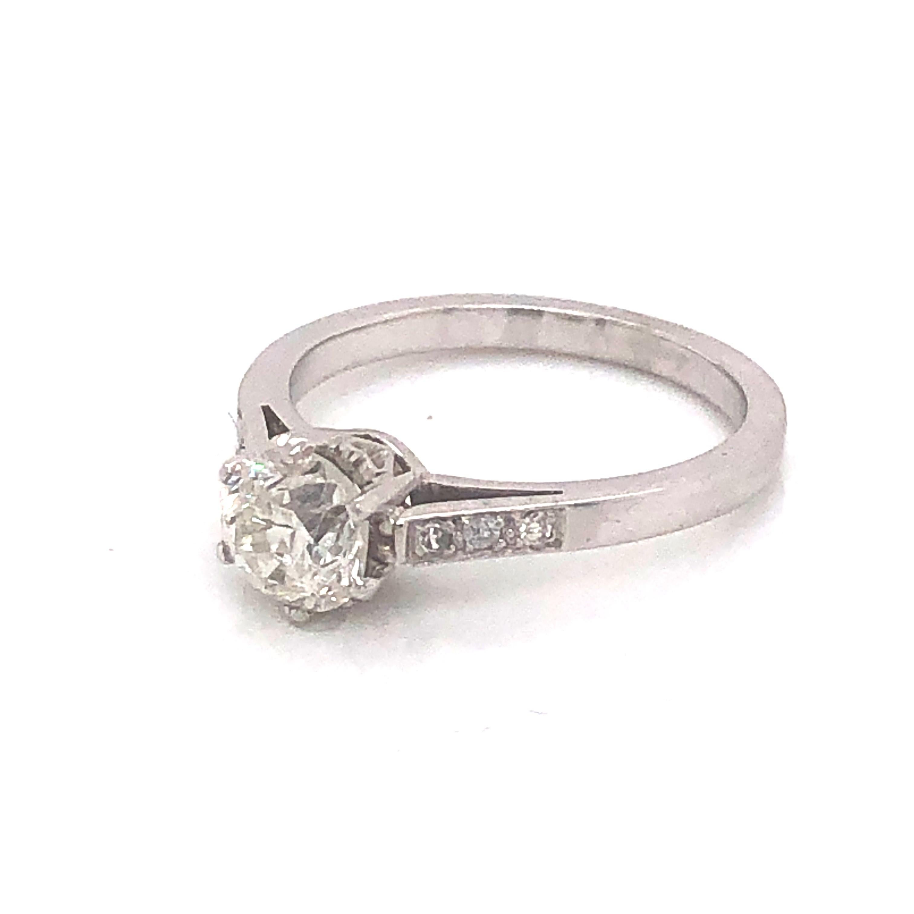 Round Brilliant Cut Diamond and Platinum Solitaire Ring, 1.00 Carat In Good Condition For Sale In London, GB