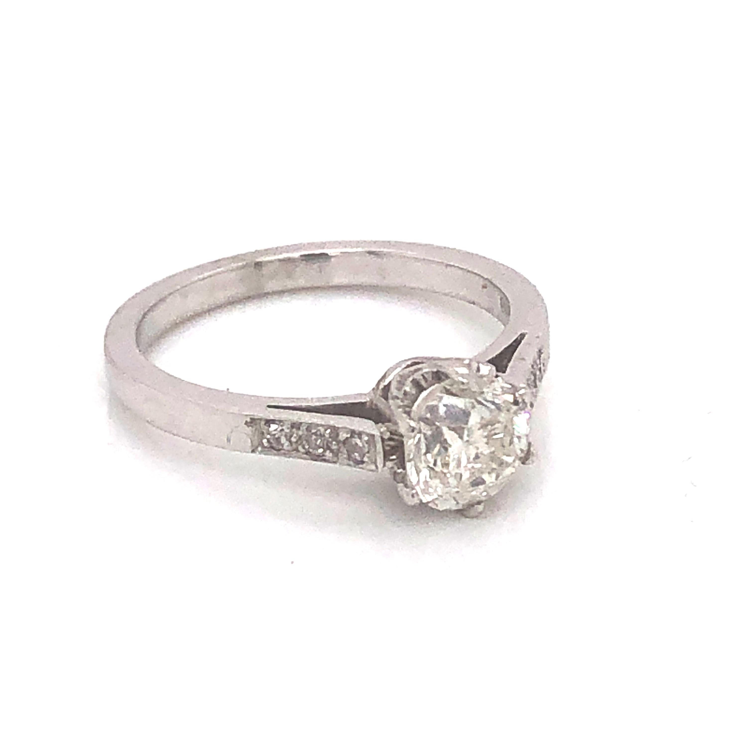 Women's Round Brilliant Cut Diamond and Platinum Solitaire Ring, 1.00 Carat For Sale