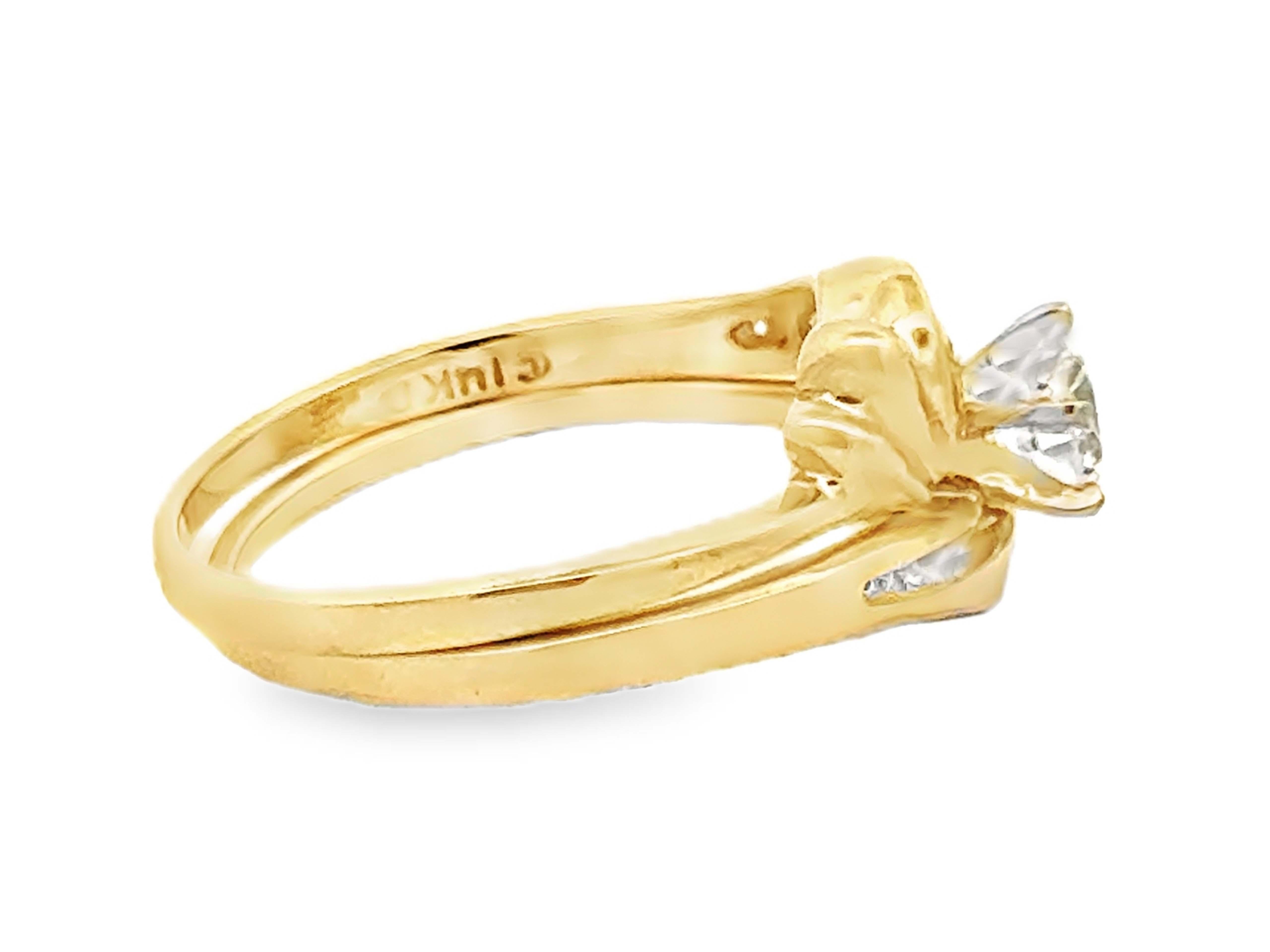 Anello di fidanzamento con diamante rotondo taglio Brilliante e fascia abbinata in oro giallo 14K in vendita 1