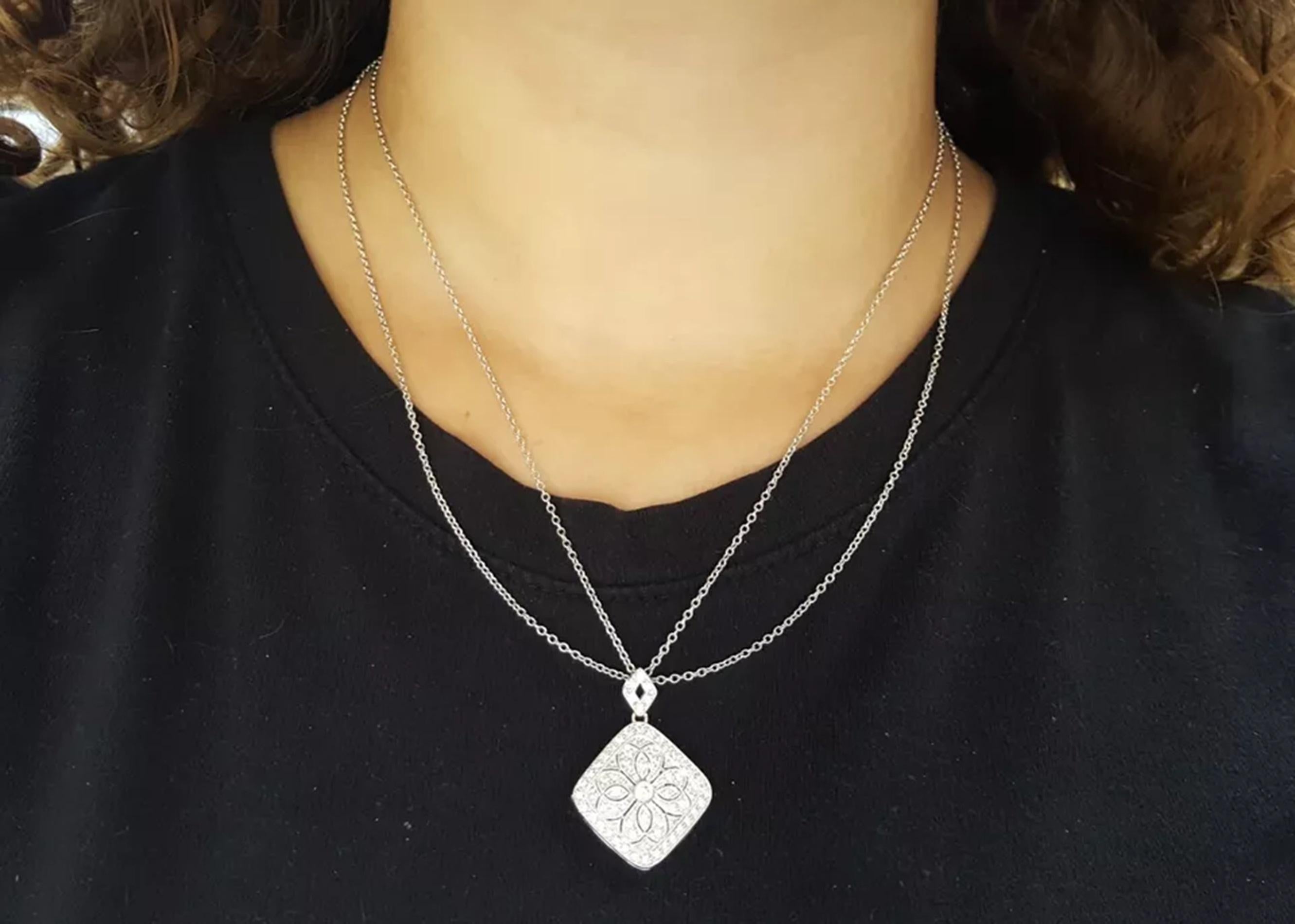 Contemporain Pendentif / collier de fleur en diamant taillé en brillant rond 17