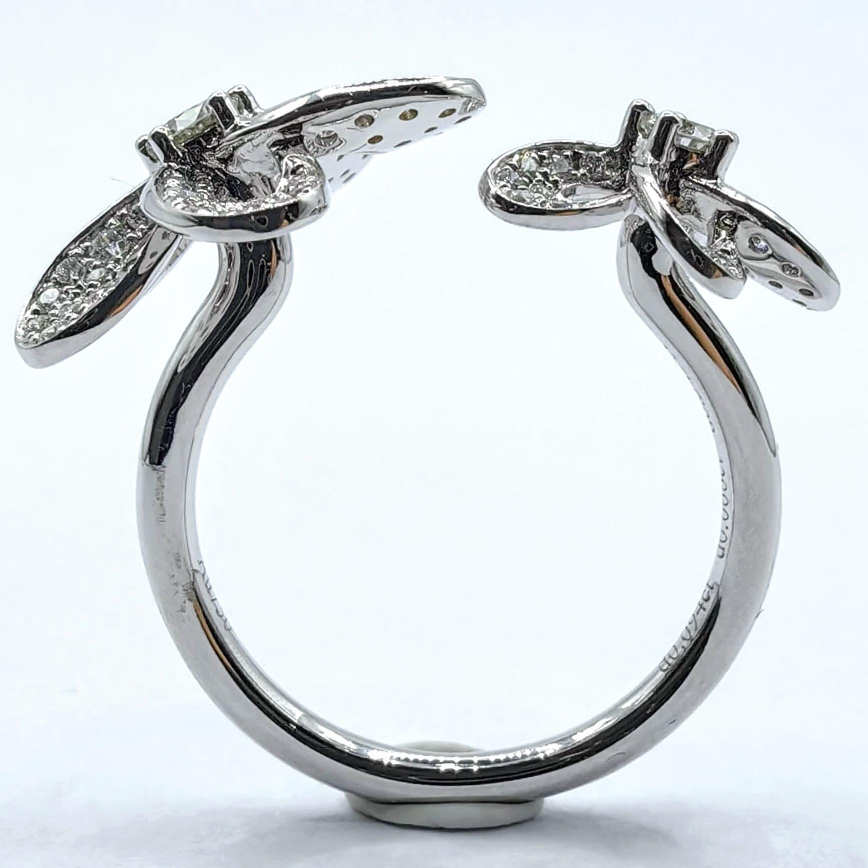 En vente :  Bague ouverte en or blanc 18 carats avec motif de fleur et diamants ronds taillés en brillant 3