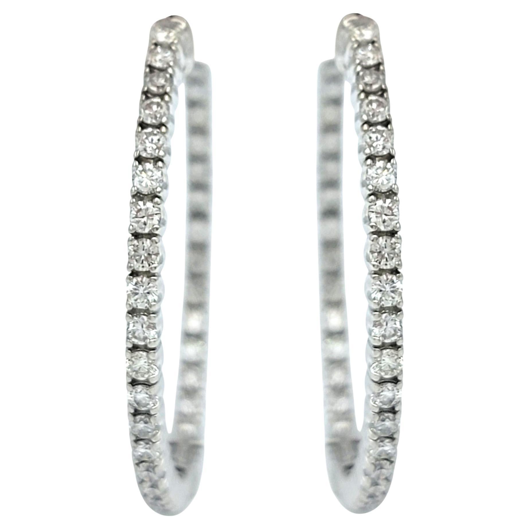 Ohrringe mit rundem Brillantschliff und Innen-/Außenring aus 14 Karat Weißgold im Angebot