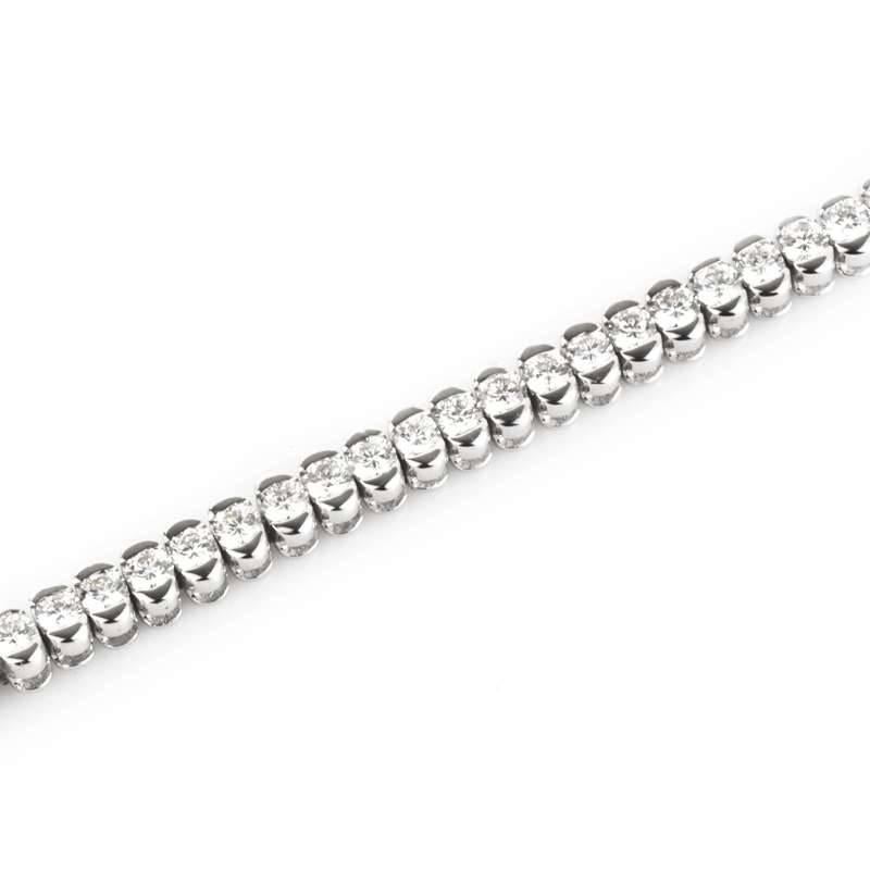 An elegant diamond line bracelet in 18k white gold. The bracelet is made up of 72 round brilliant cut diamonds set in an oval style semi rub over setting. The total diamond weight is 3.60ct, the colour is predominately F and VS2 clarity. The