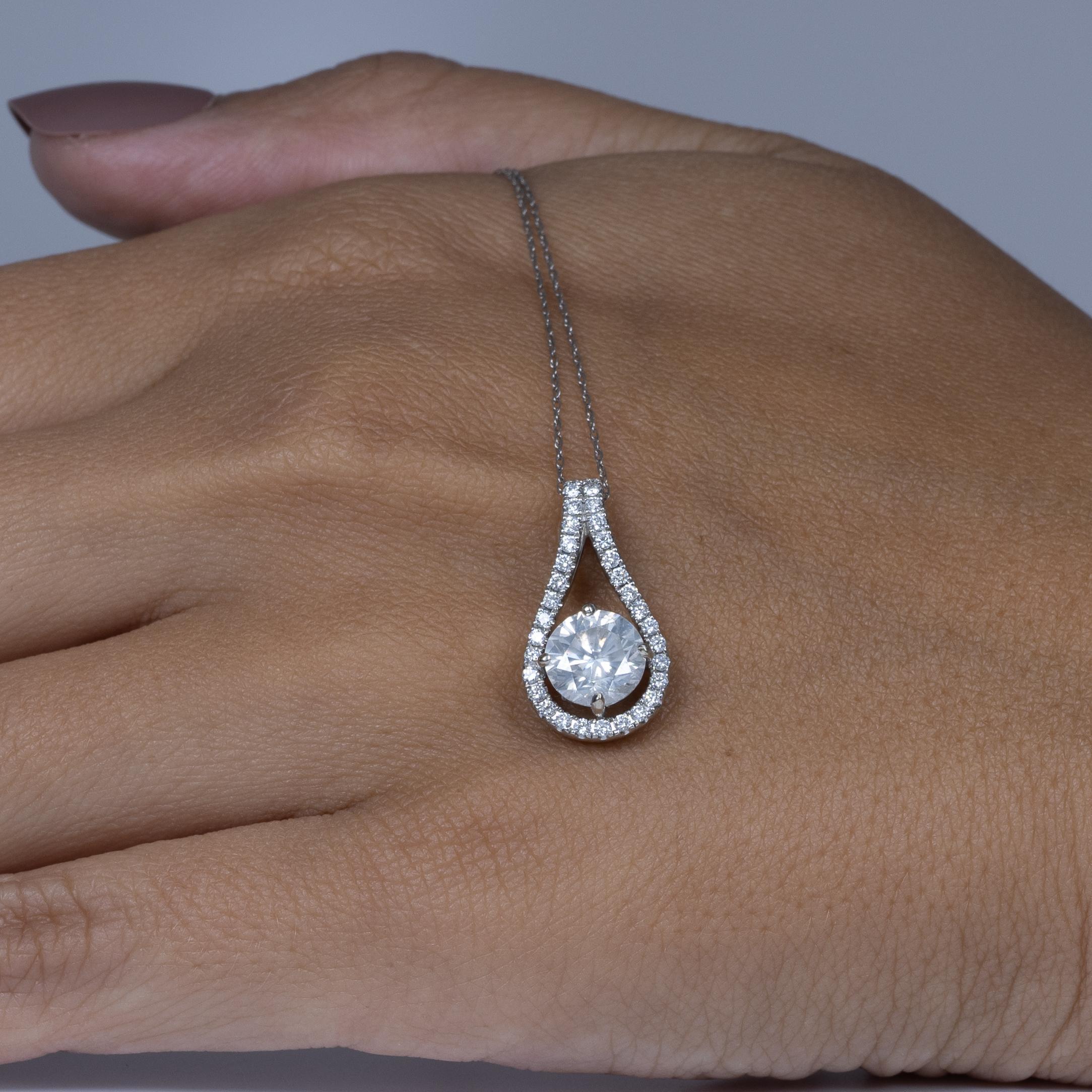 Runde Diamant-Halskette im Brillantschliff mit Diamant-Halo mit Diamant-Halo 14K 1
