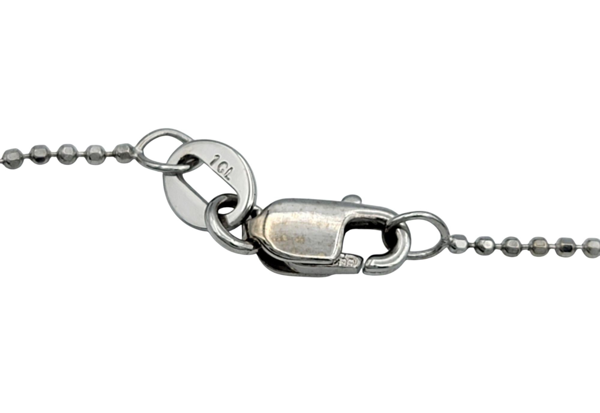 Collana con ciondolo a cerchio aperto con diamanti rotondi taglio Brilliante in oro bianco 14 carati in vendita 1