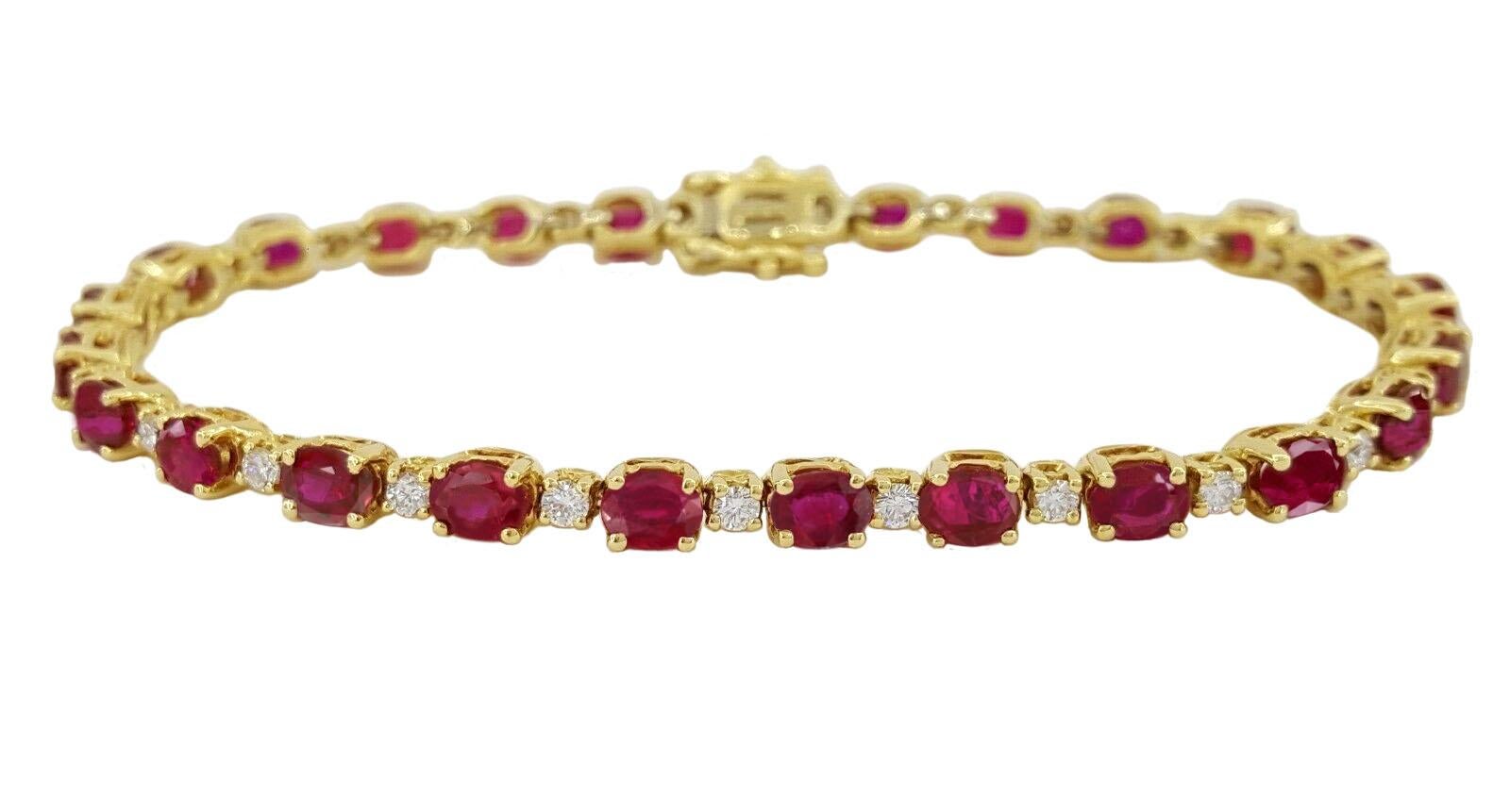 Round Cut Round Brilliant Cut Diamond & Oval Cut Red Ruby 18k Yellow Gold Tennis Bracelet For Sale