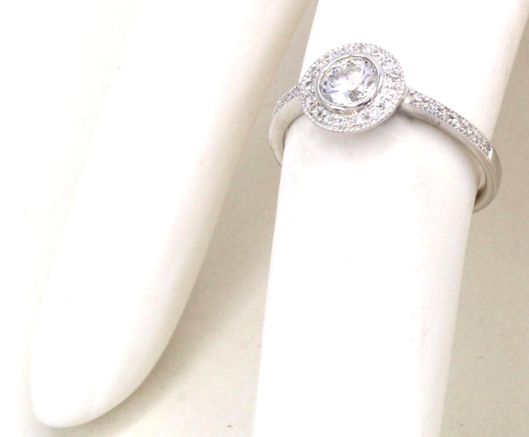 Round Brilliant Cut Diamond Platinum Halo Engagement Ring In Excellent Condition For Sale In New York, NY