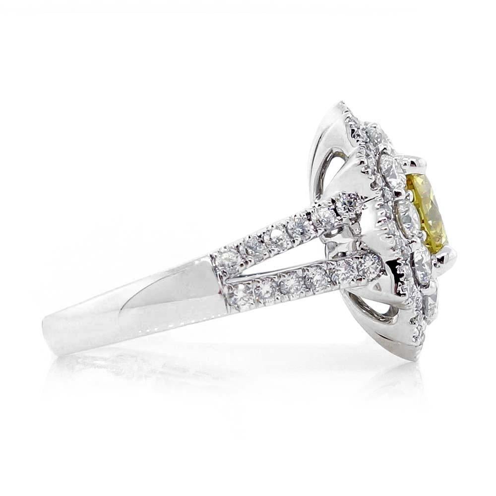 Women's Round Brilliant Cut Diamond Ring in 18k White Gold For Sale
