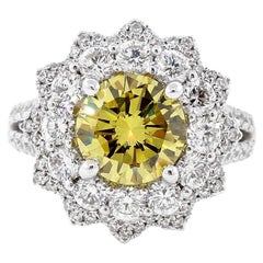 Round Brilliant Cut Diamond Ring in 18k White Gold
