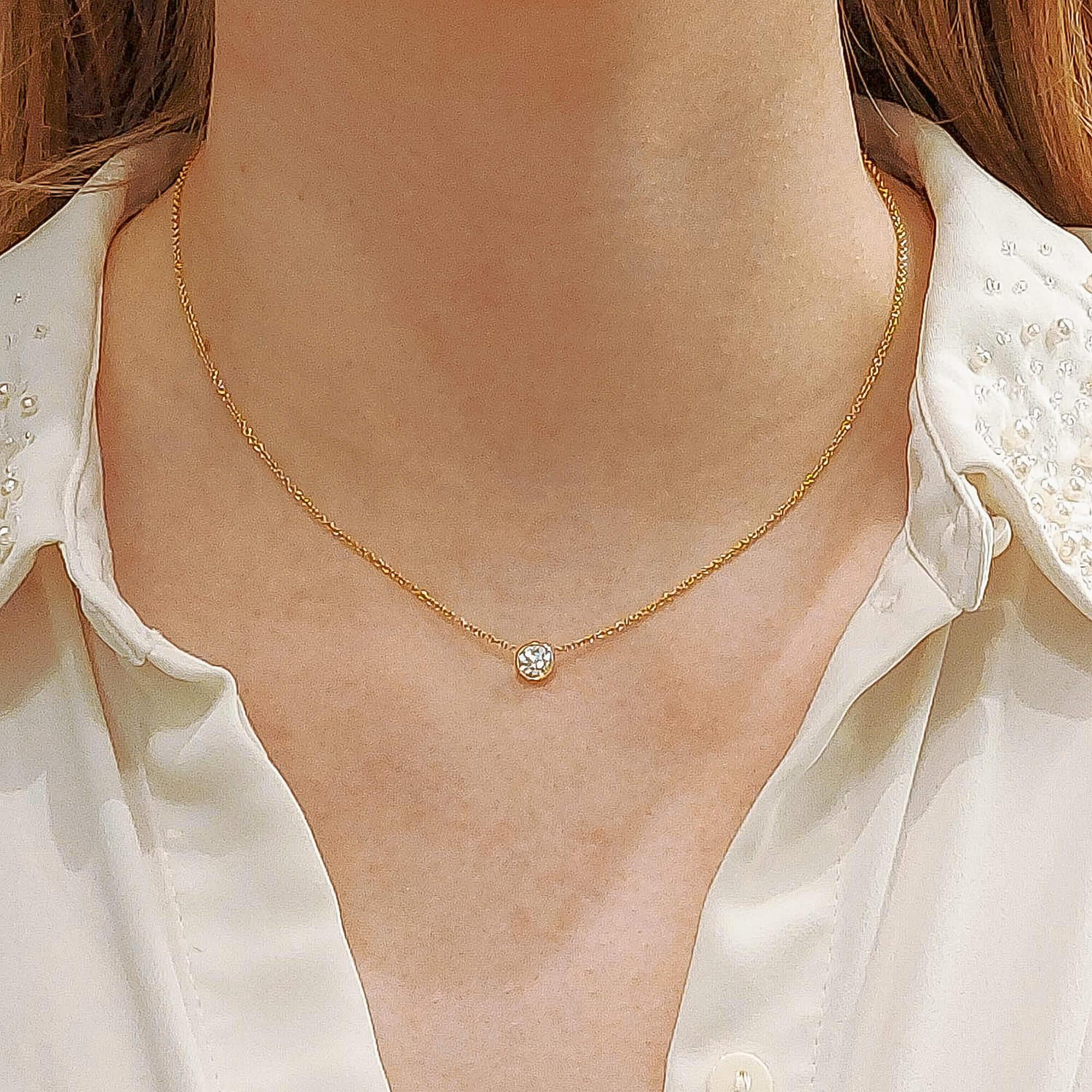 A simple yet incredibly elegant round brilliant cut diamond single stone pendant set in 18k yellow gold.

The necklace is solely set with a single round brilliant cut diamond which is securely encased in a spectacle setting. The true beauty of this
