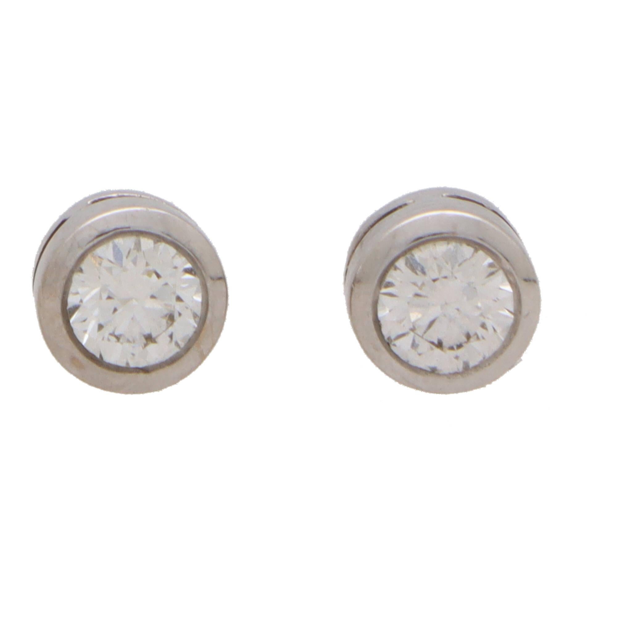 Modern Round Brilliant Cut Diamond Stud Earrings in White Gold For Sale