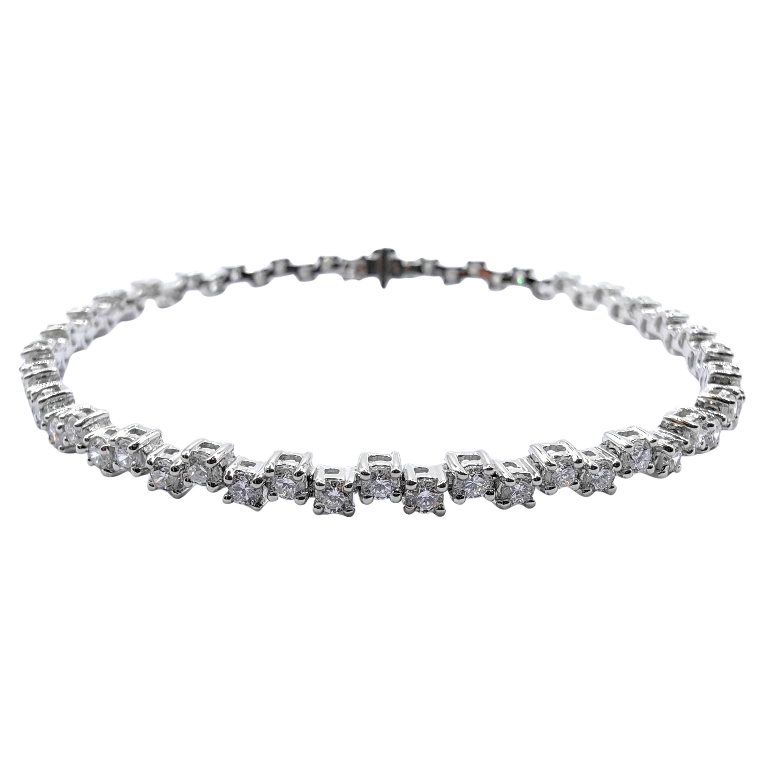Round Brilliant Cut Diamond Zig-Zag Tennis Bracelet in 18K White Gold For Sale