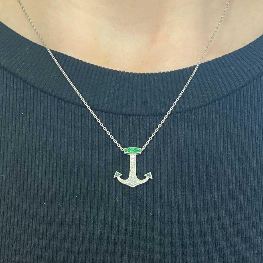 Round Brilliant Cut Diamonds and French Cut Emerald Anchor Necklace, Platinum In Excellent Condition For Sale In New York, NY