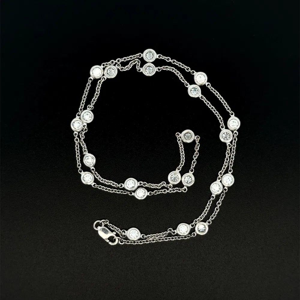 Taglio brillante Collana con catena d'oro con diamanti rotondi a taglio Brilliante in vendita