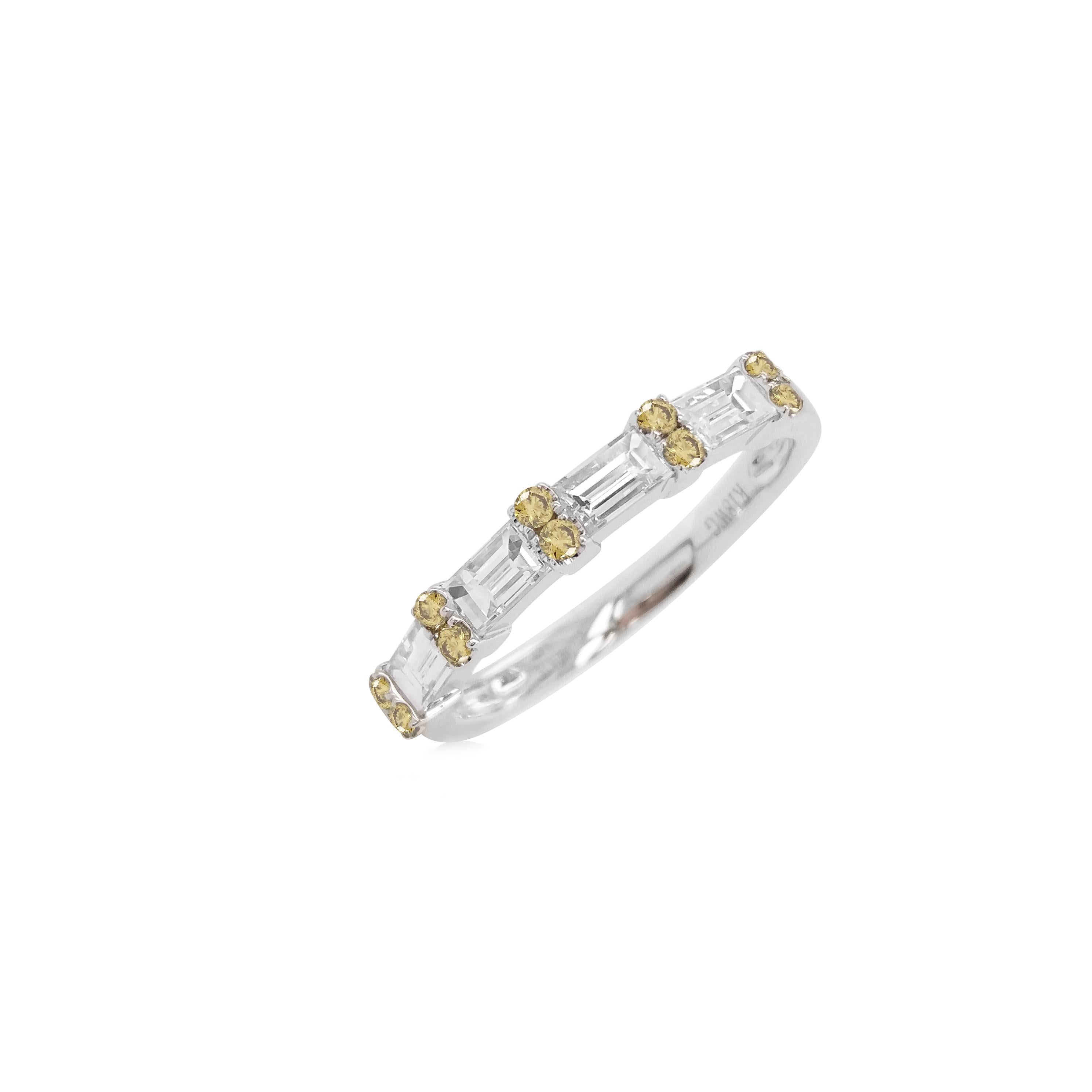 Contemporary Round Brilliant Cut Green Diamond and baguette White Diamond 18K Gold Band Ring For Sale