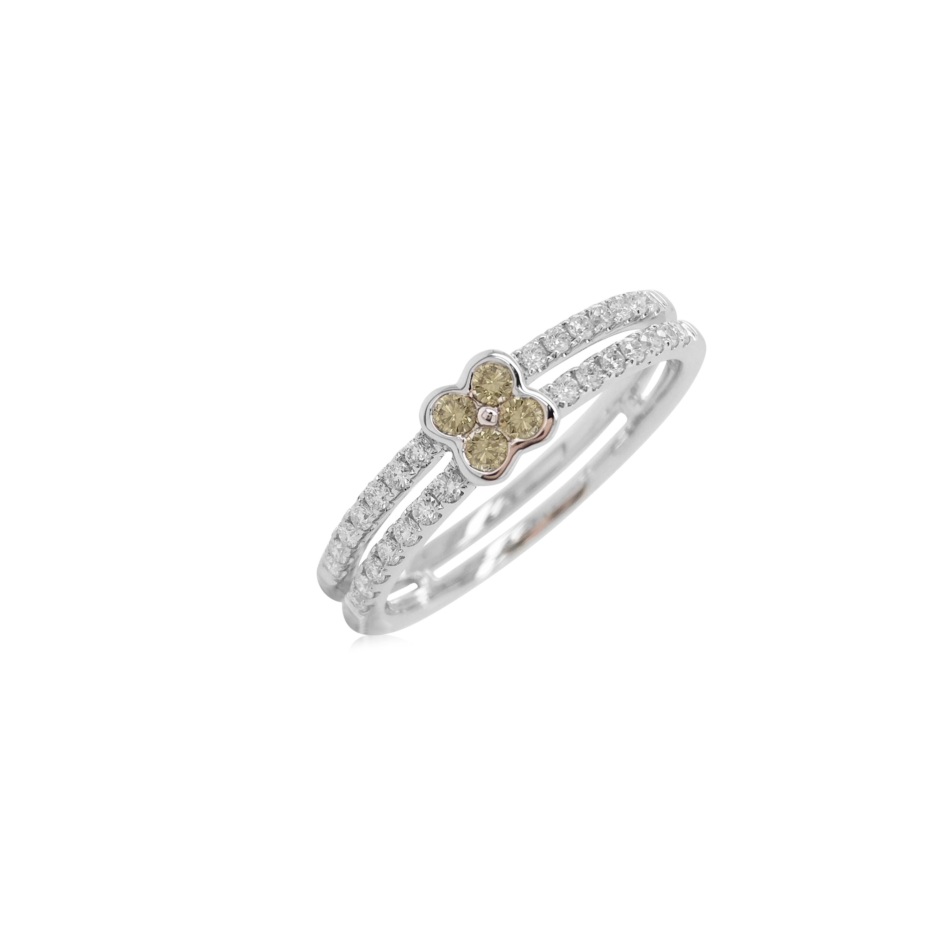 Anillo de oro de 18 quilates con diamante verde talla brillante redondo y diamante blanco Art Decó en venta