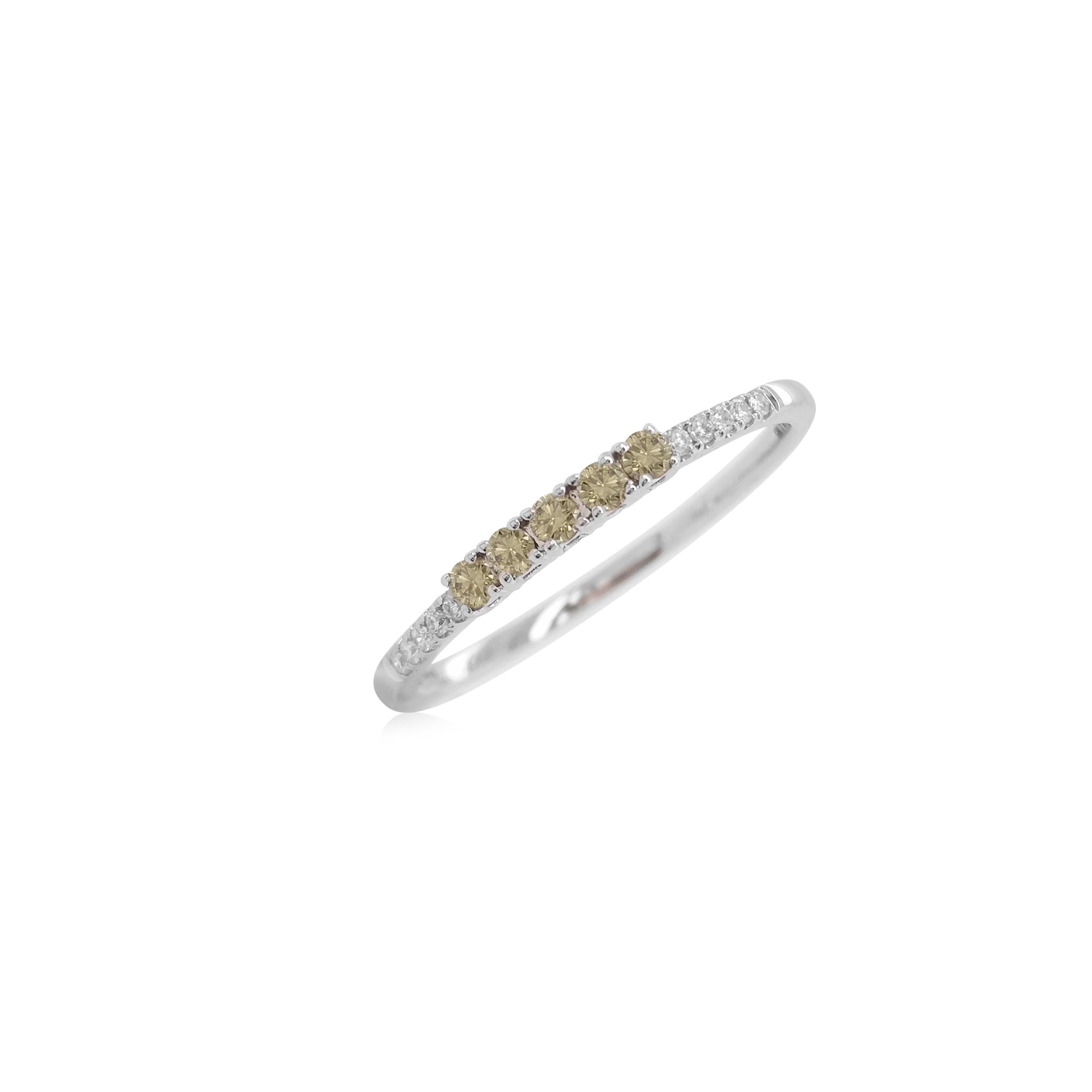 Anillo de oro de 18 quilates con diamante verde talla brillante redondo y diamante blanco Corte redondo en venta