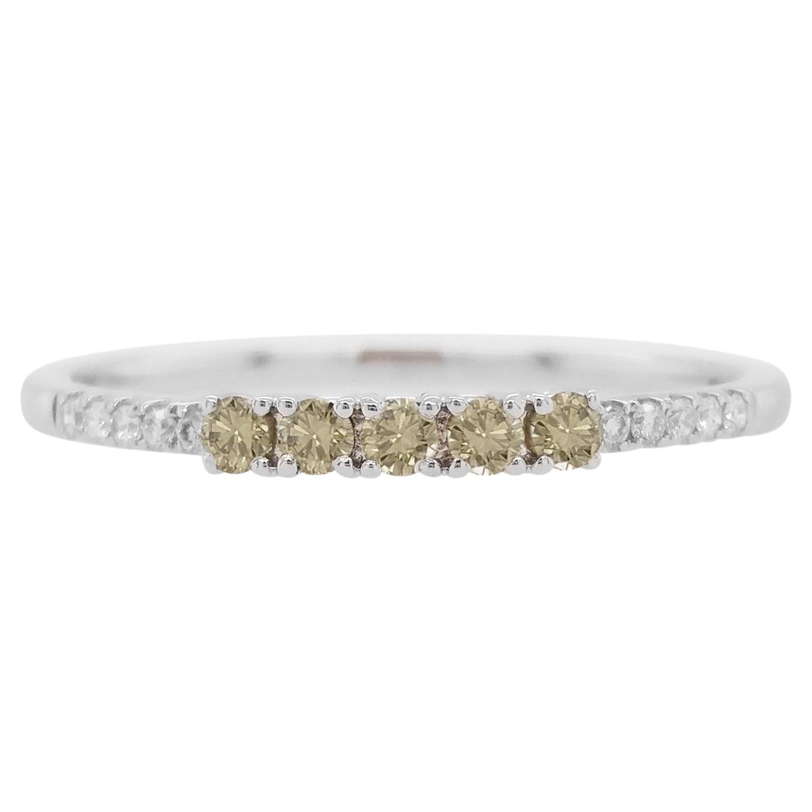 Ring aus 18 Karat Gold mit rundem grünem Diamanten im Brillantschliff und weißem Diamanten