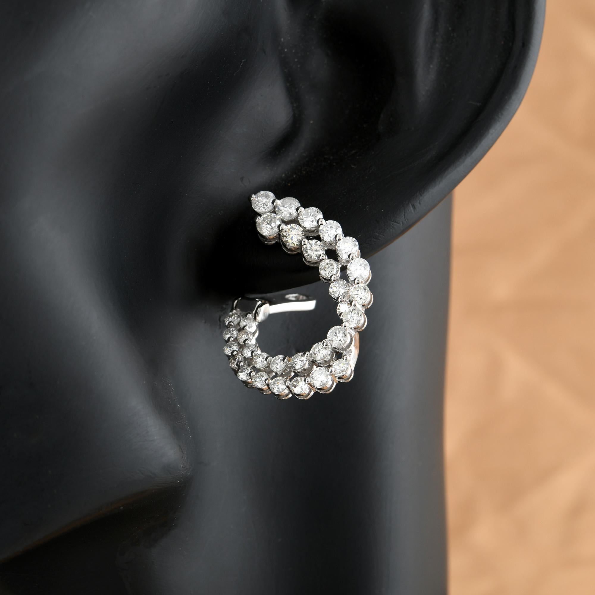 Moderne Boucles d'oreilles en or blanc 14k avec diamants naturels de taille ronde et brillante en vente