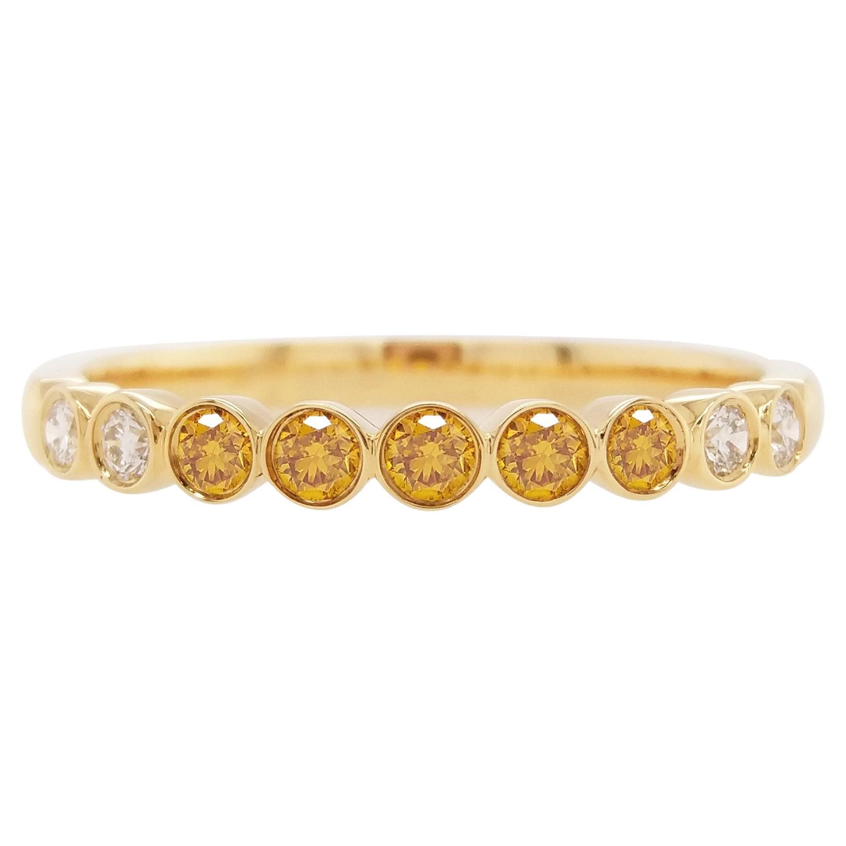 Runder Brillantschliff Orange Diamant und weißer Diamant 18K Gold Bandring
