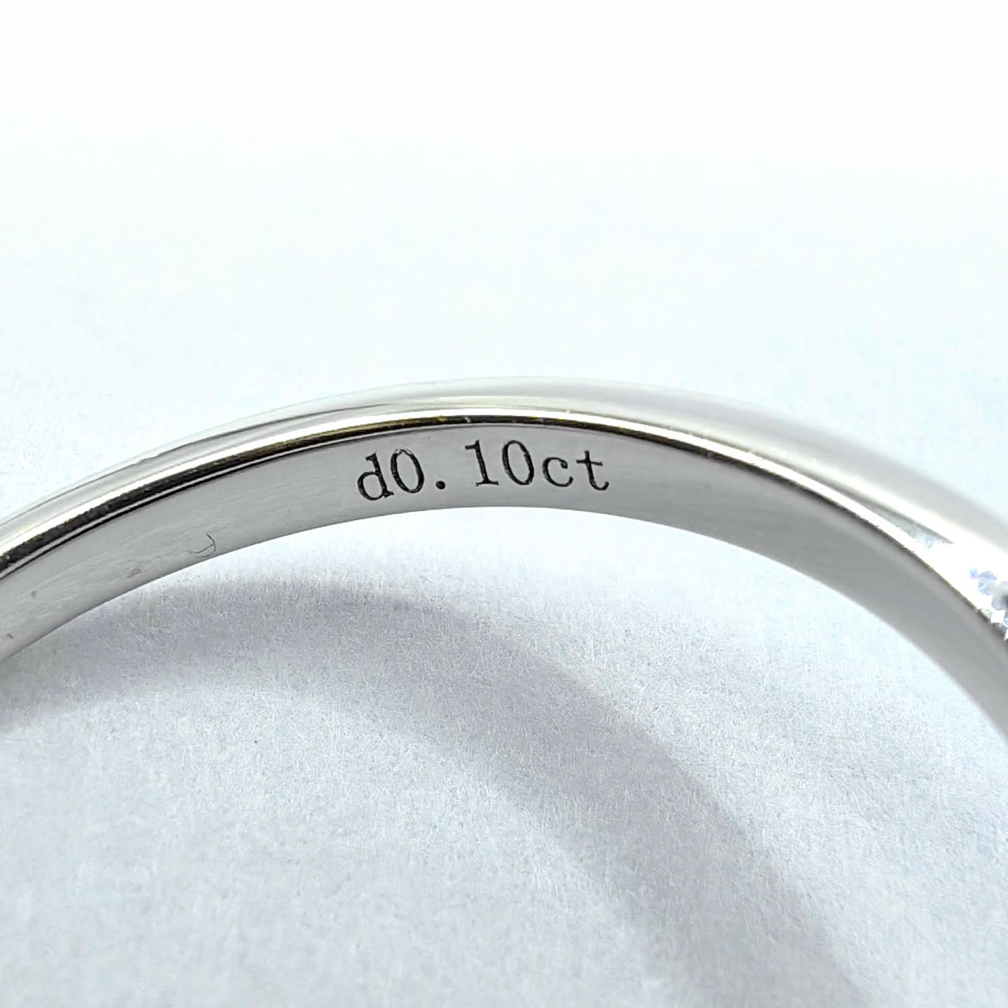 Im Angebot: Runder Brillantschliff Pavé-Diamant Chevron stapelbarer Bandring aus 18K Weißgold () 7