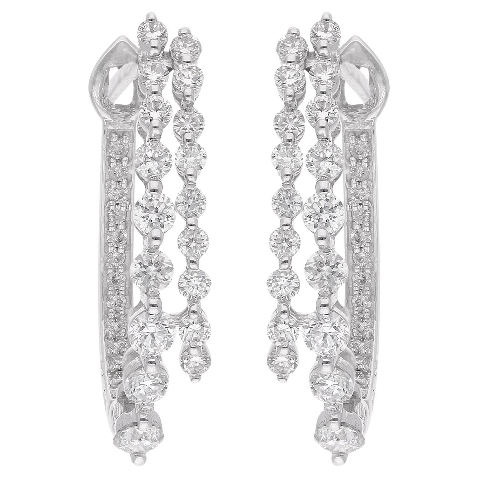 Boucles d
oreilles Huggies en or blanc 18k, diamants SI/H, taille brillant ronde en vente