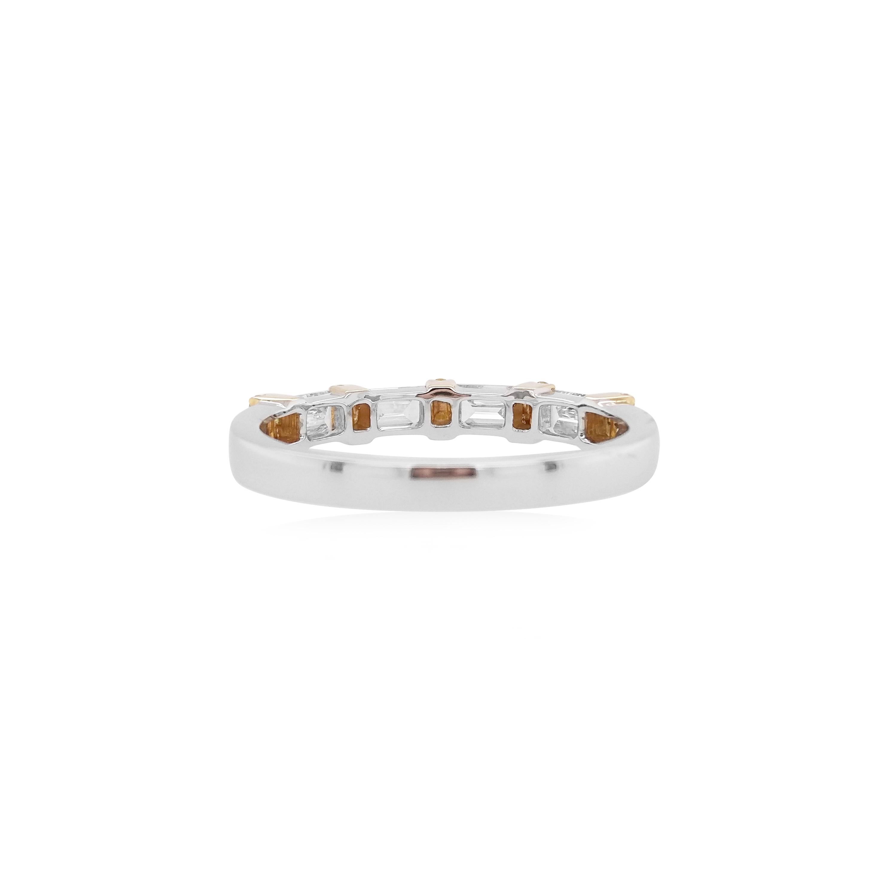 Rare style and stone masterpiece, with round brilliant cut yellow diamonds and baguette shape white diamonds, set in 18K Gold.

Round Brilliant Cut Green Diamonds - 0.14 cts
Round Brilliant Cut White Diamond - 0.56 cts
Made in 18K Gold


HYT Jewelry