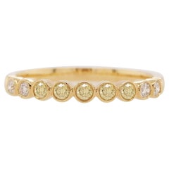 Anillo de oro de 18 quilates con diamante amarillo talla brillante redondo y diamante blanco