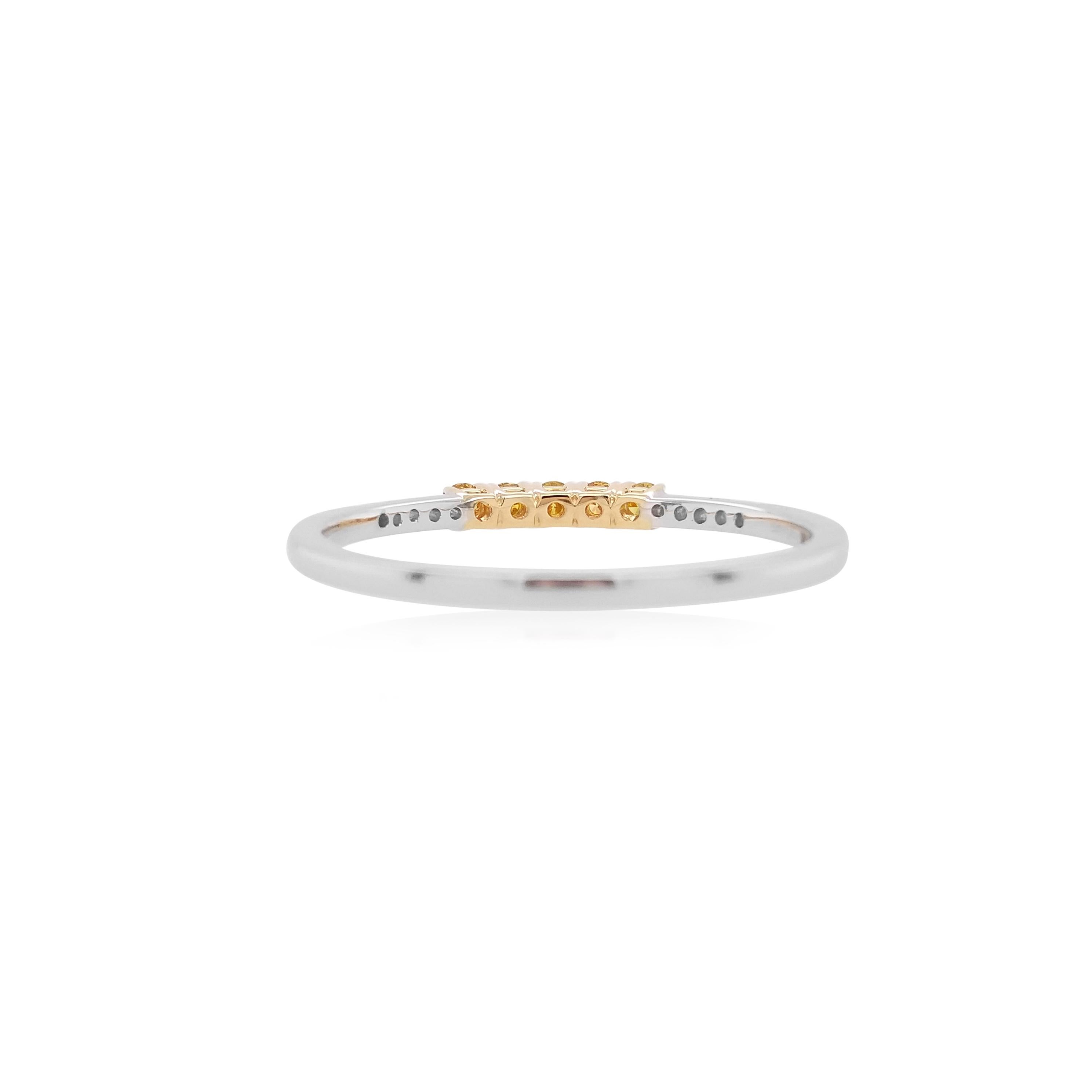 Contemporary Round Brilliant Cut Yellow Diamond and White Diamond Band Ring made in 18K Gold For Sale