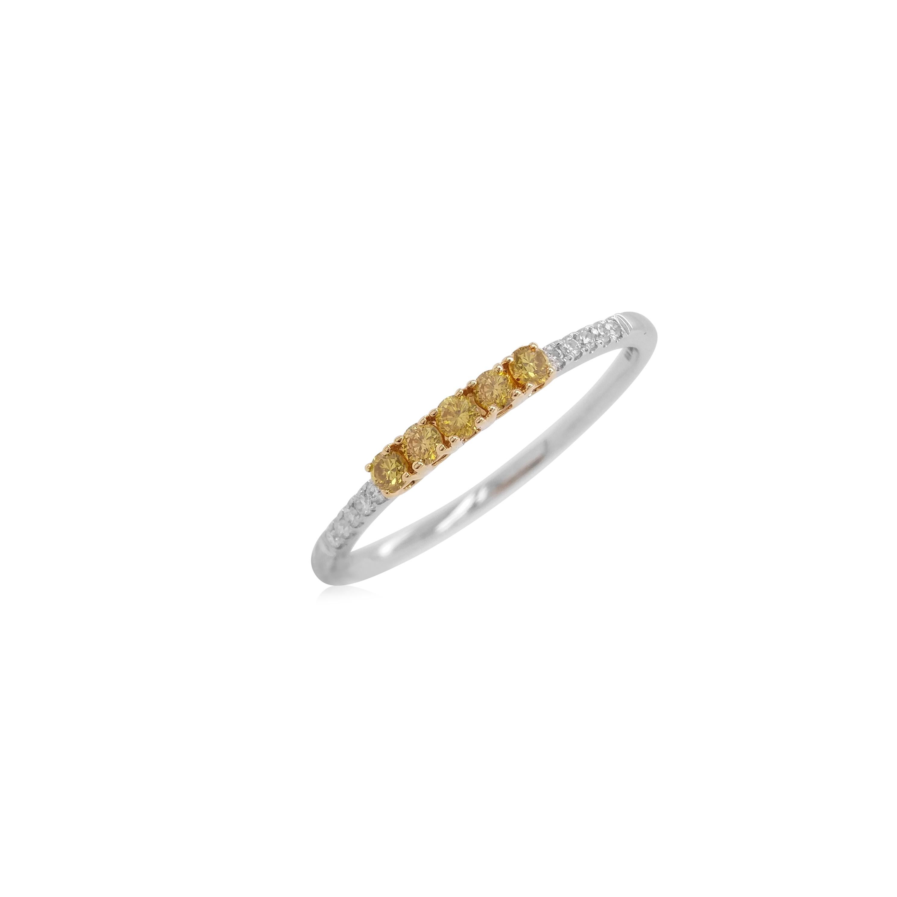 Round Cut Round Brilliant Cut Yellow Diamond and White Diamond Band Ring made in 18K Gold For Sale