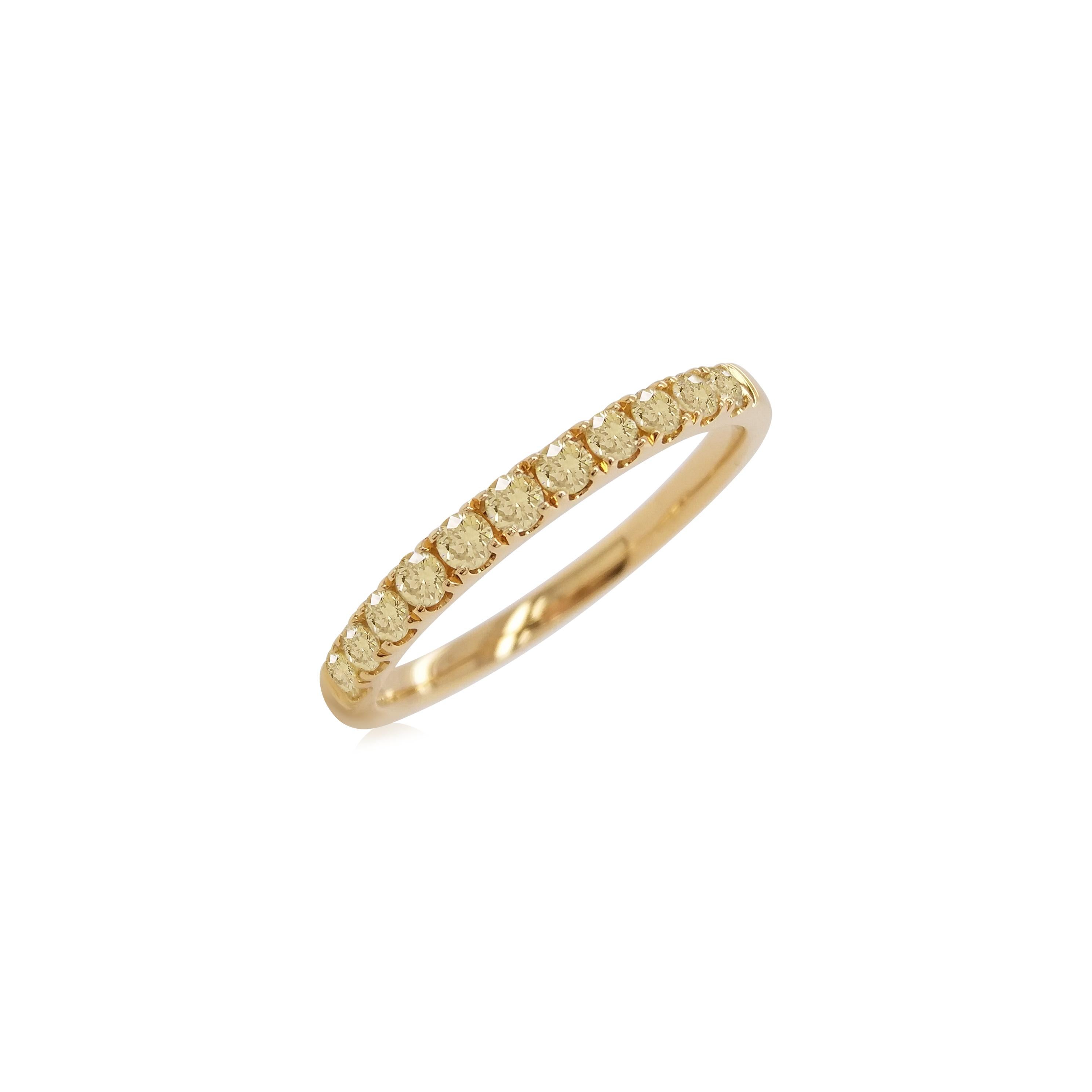 Contemporary Round Brilliant Cut Yellow Diamond Band Ring made in 18K Gold For Sale