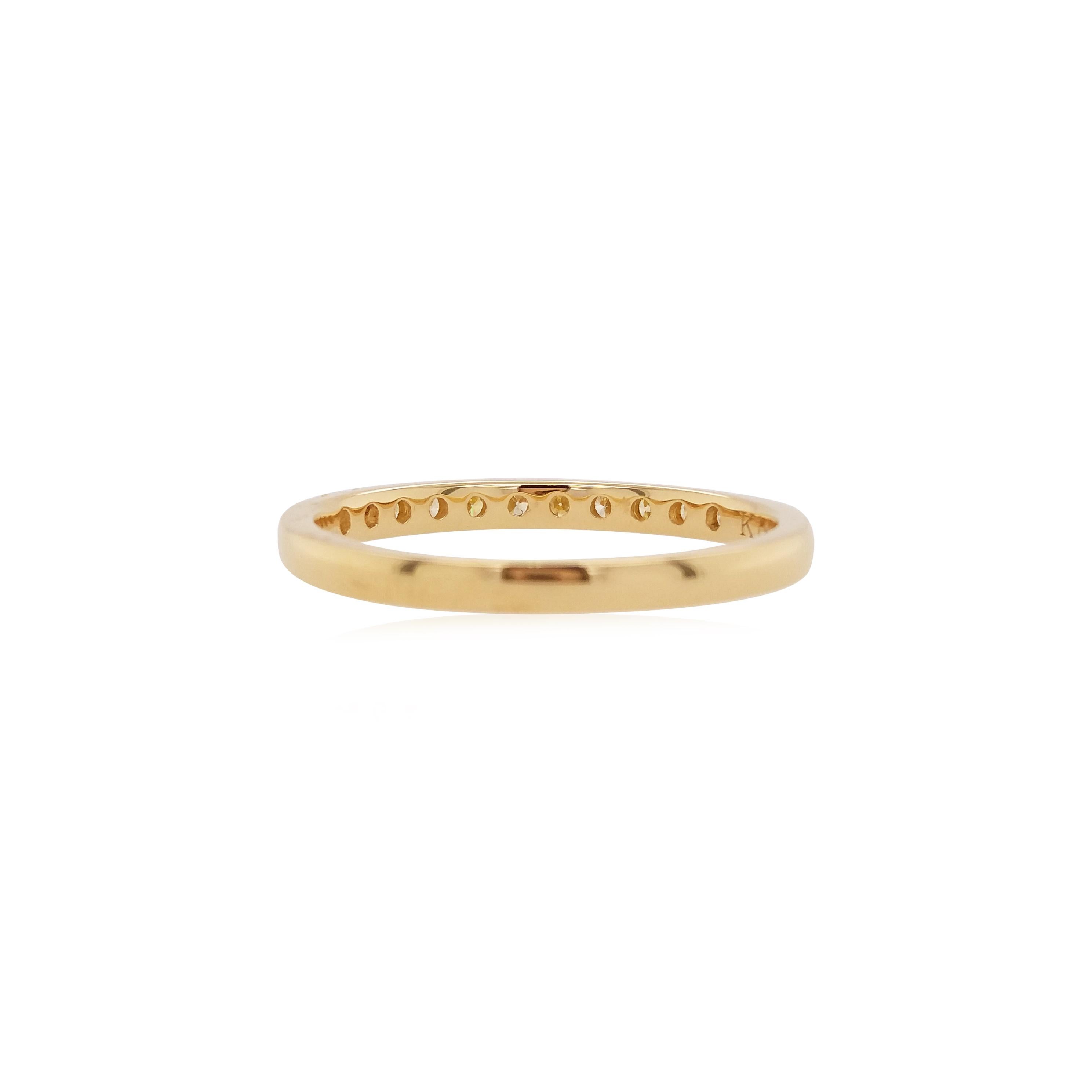 Round Cut Round Brilliant Cut Yellow Diamond Band Ring made in 18K Gold For Sale