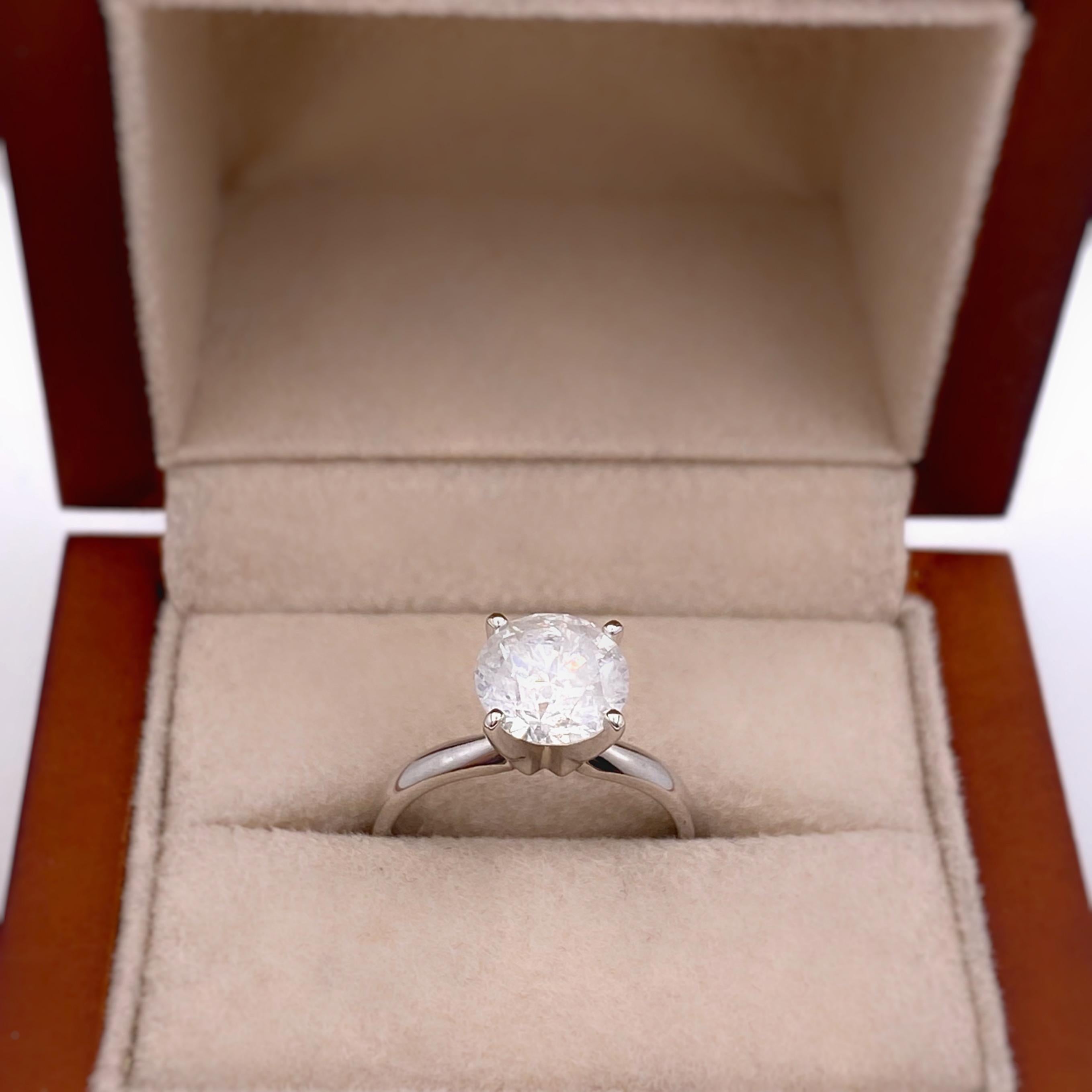 Round Brilliant Diamond 2.00 Carat Solitaire Engagement Ring 14 Karat White Gold For Sale 4