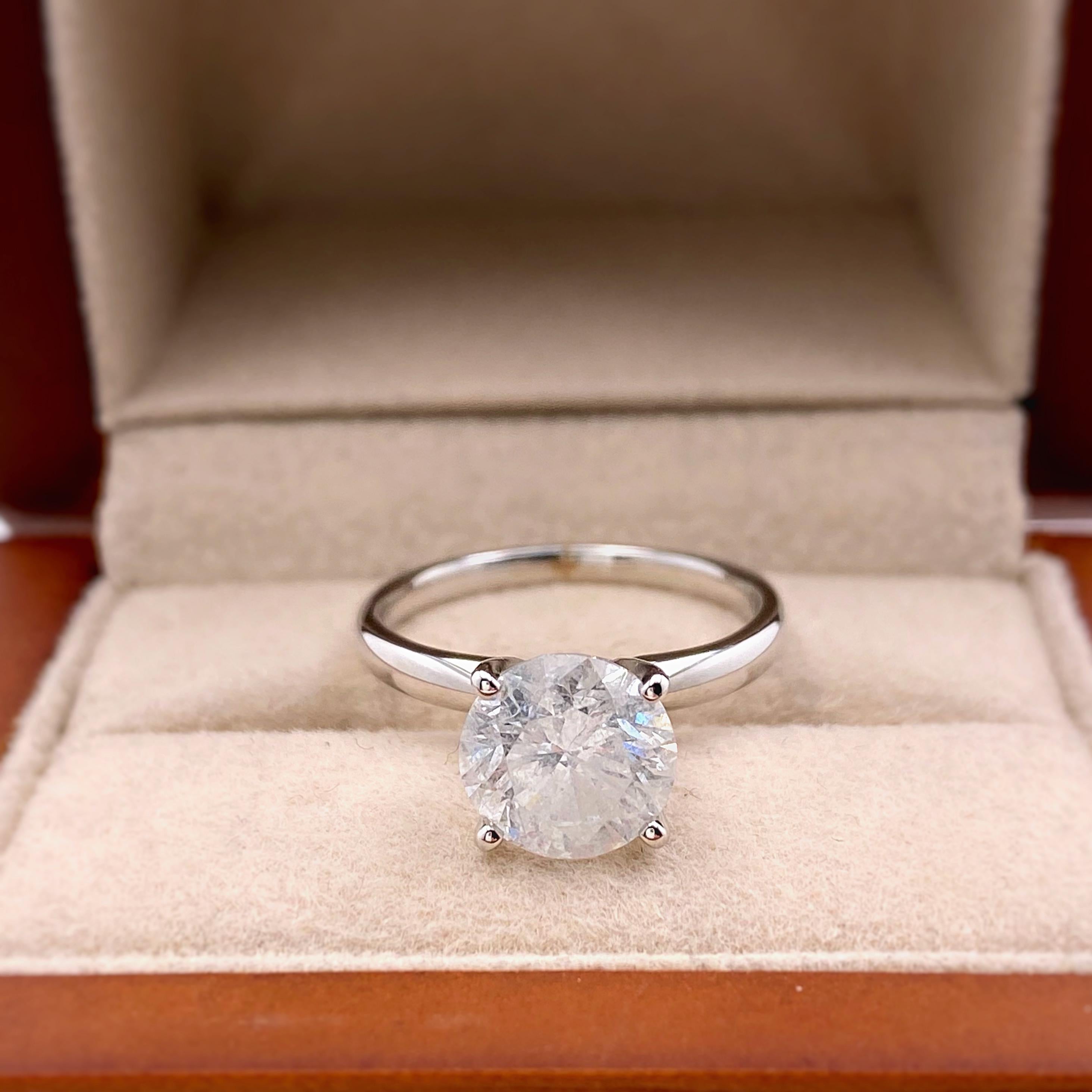 Round Brilliant Diamond 2.00 Carat Solitaire Engagement Ring 14 Karat White Gold For Sale 5