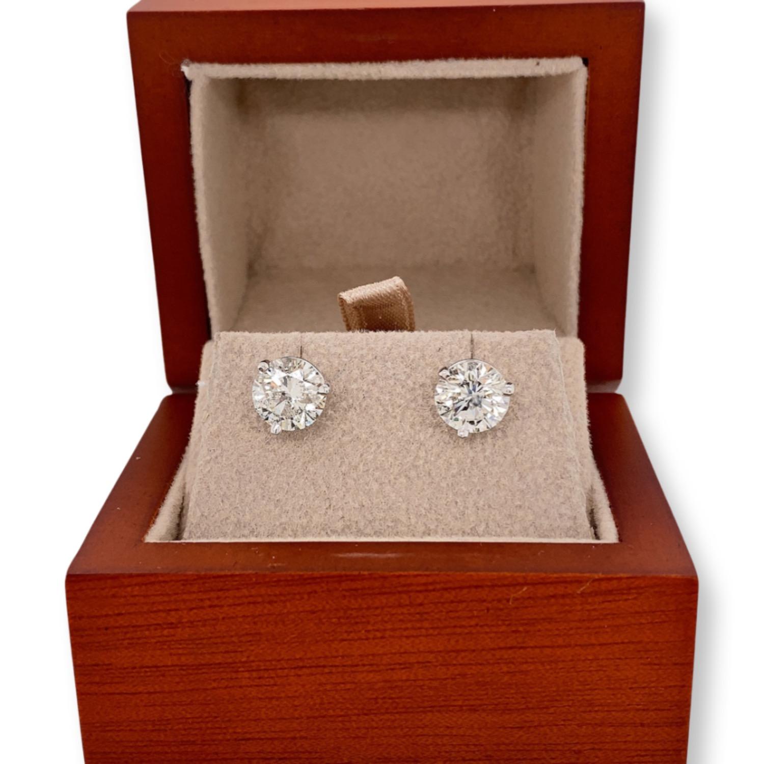 Women's or Men's Round Brilliant Diamond 3.17 Tcw Martini Set Stud Earrings 14kt White Gold For Sale