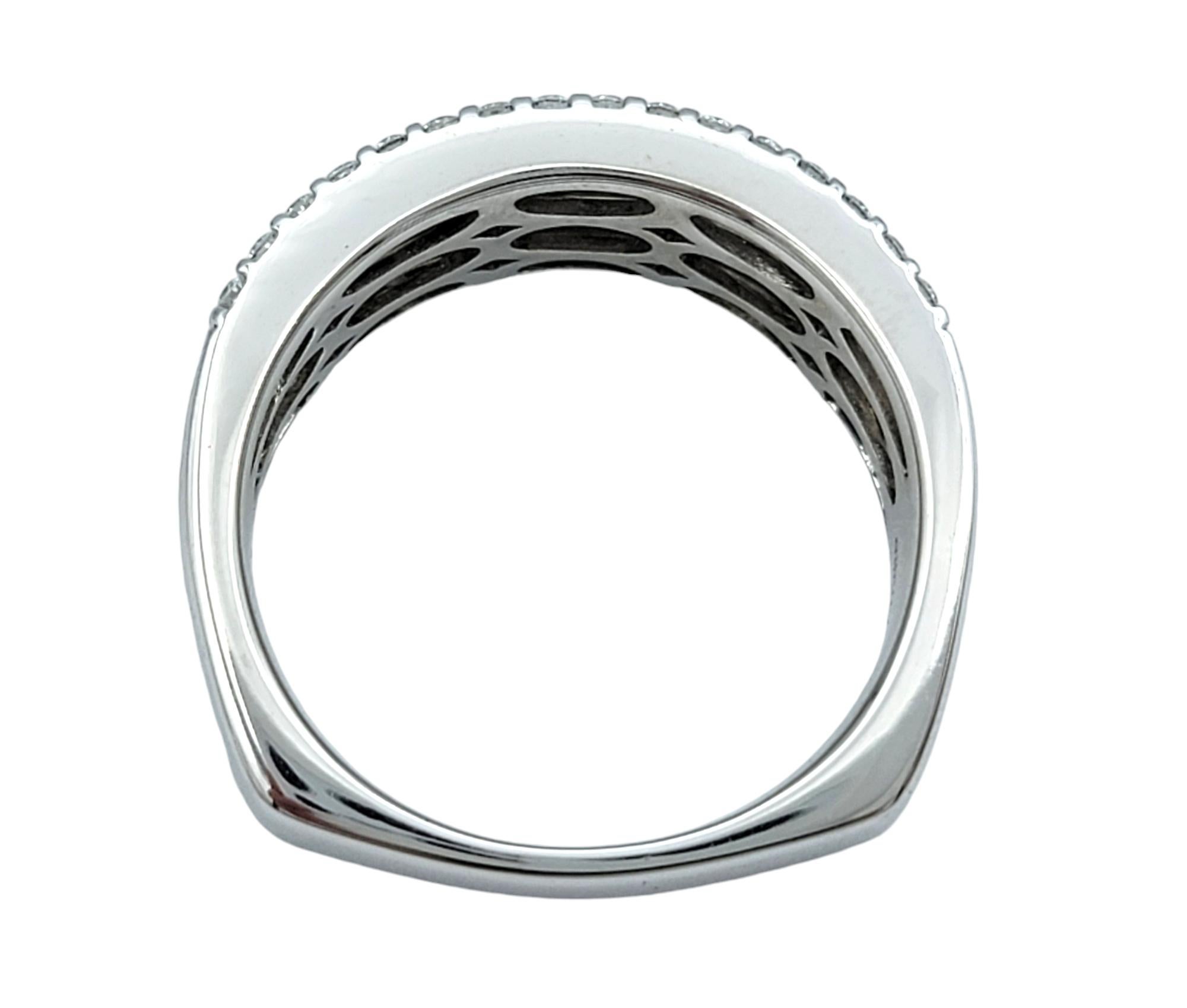 Taglio rotondo Anello a fascia larga con diamante tondo brillante a 5 file in oro lucido 18 carati, F-G / VS in vendita
