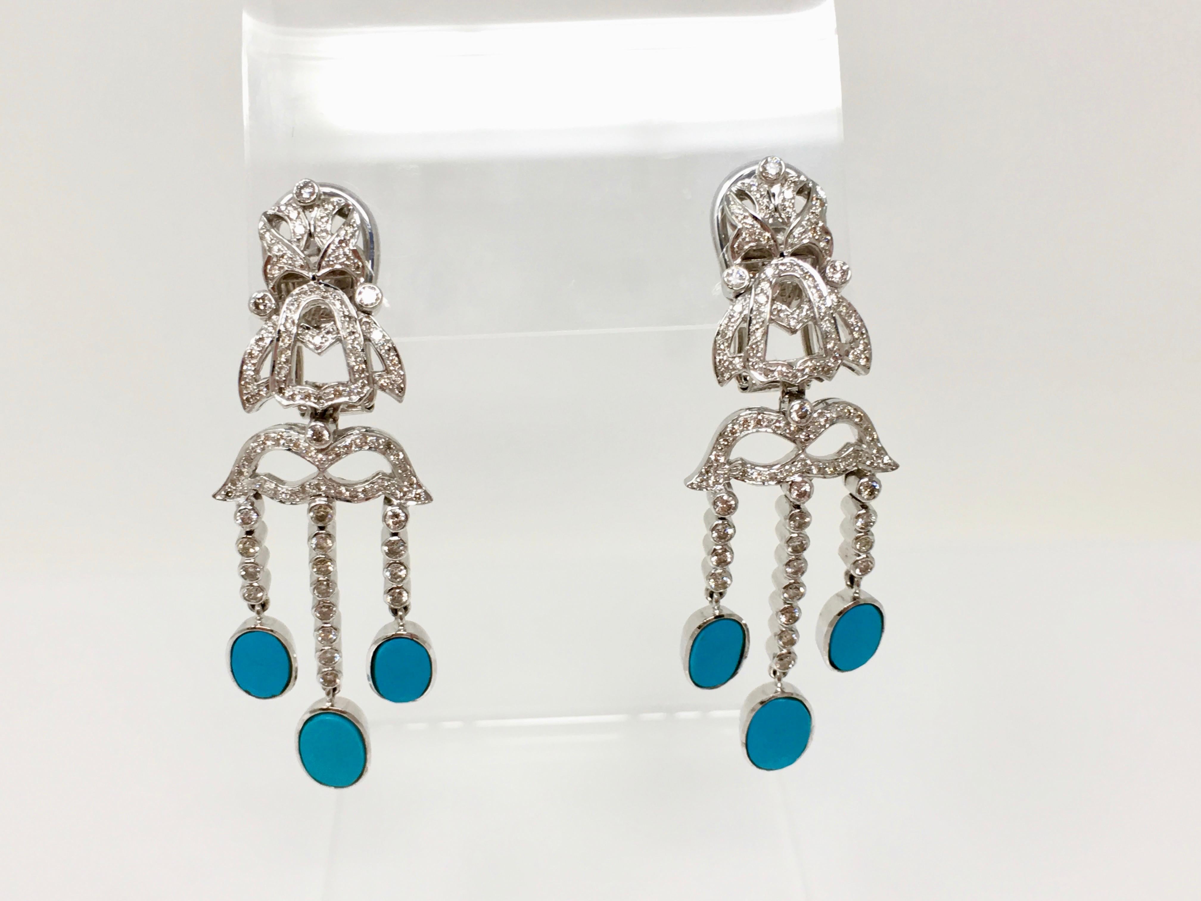 Taille ronde Pendentif trois pièces en or 18 carats serti de diamants ronds et de turquoises en vente