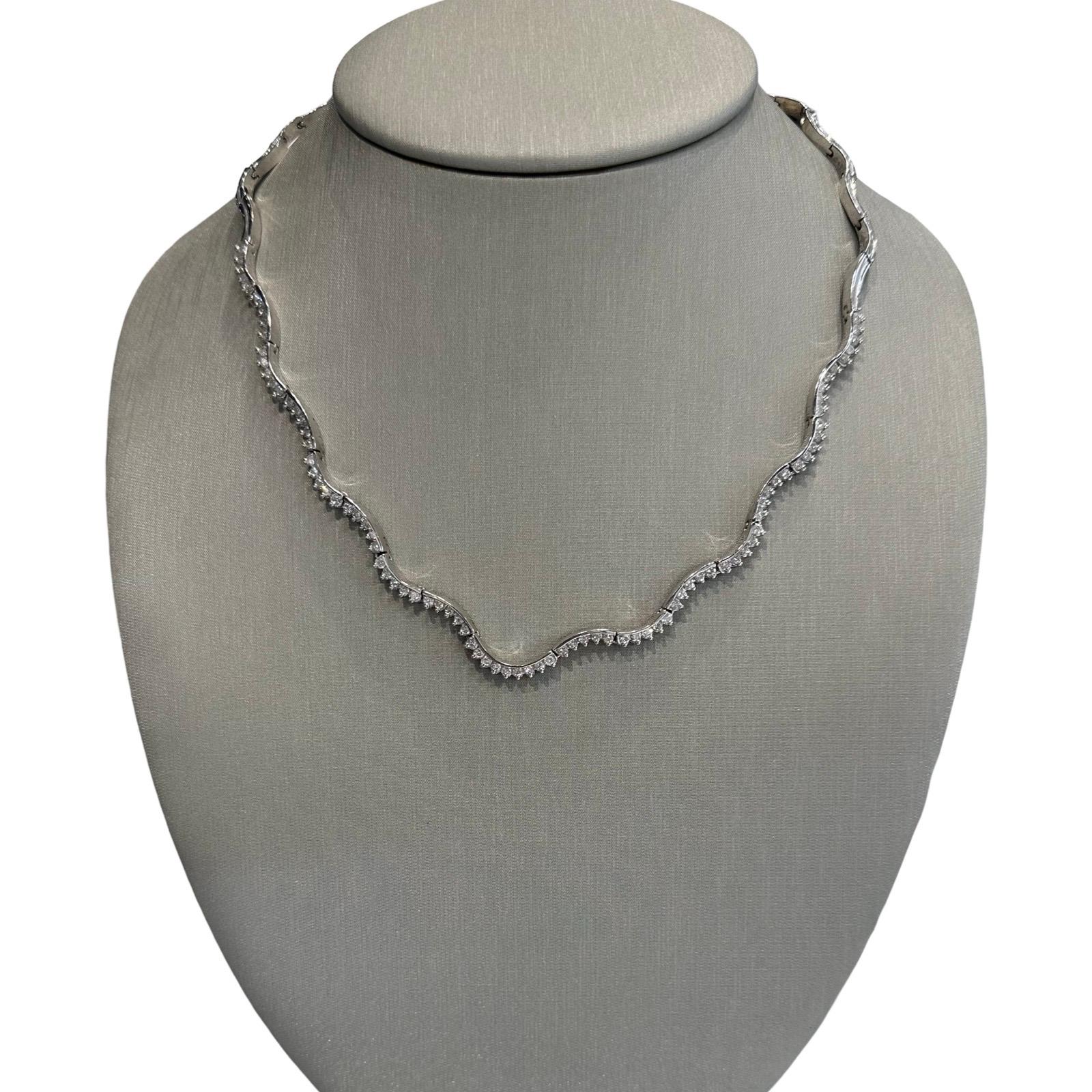 wavy gold necklace