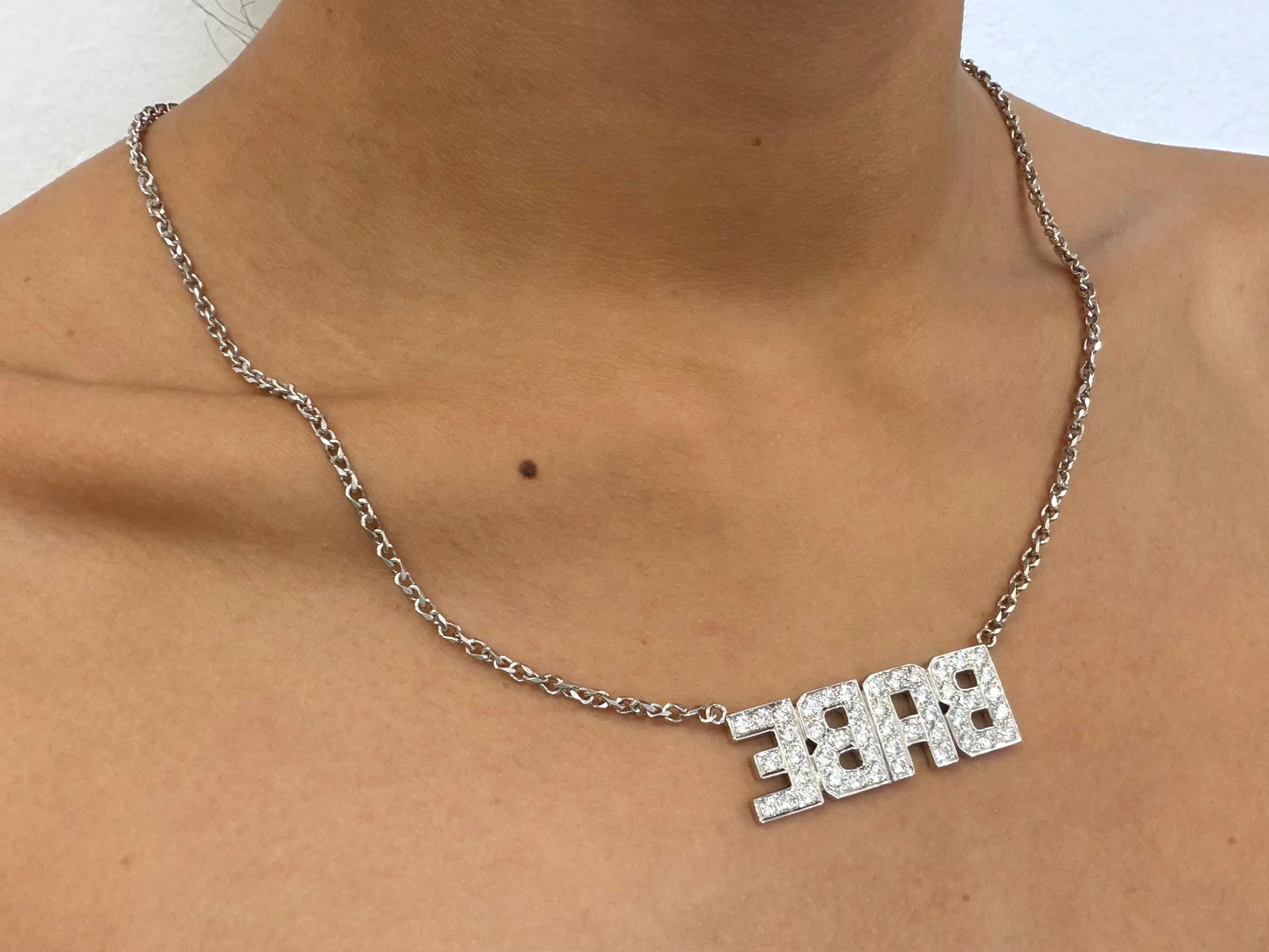 Donna Collana Babe con diamanti tondi e brillanti in oro bianco 14 carati in vendita