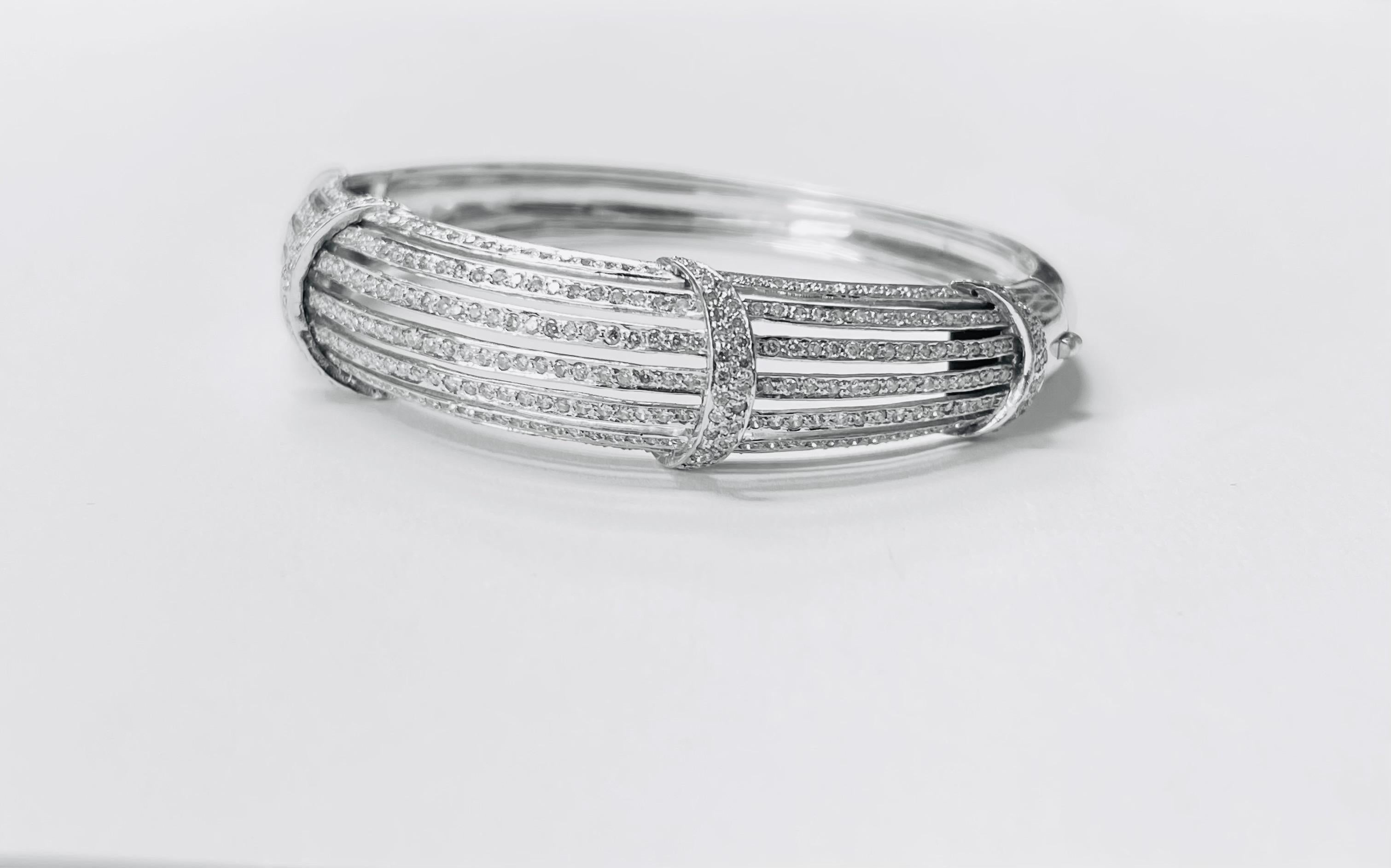 Contemporain Bracelet en or blanc 18 carats avec diamants ronds et brillants en vente