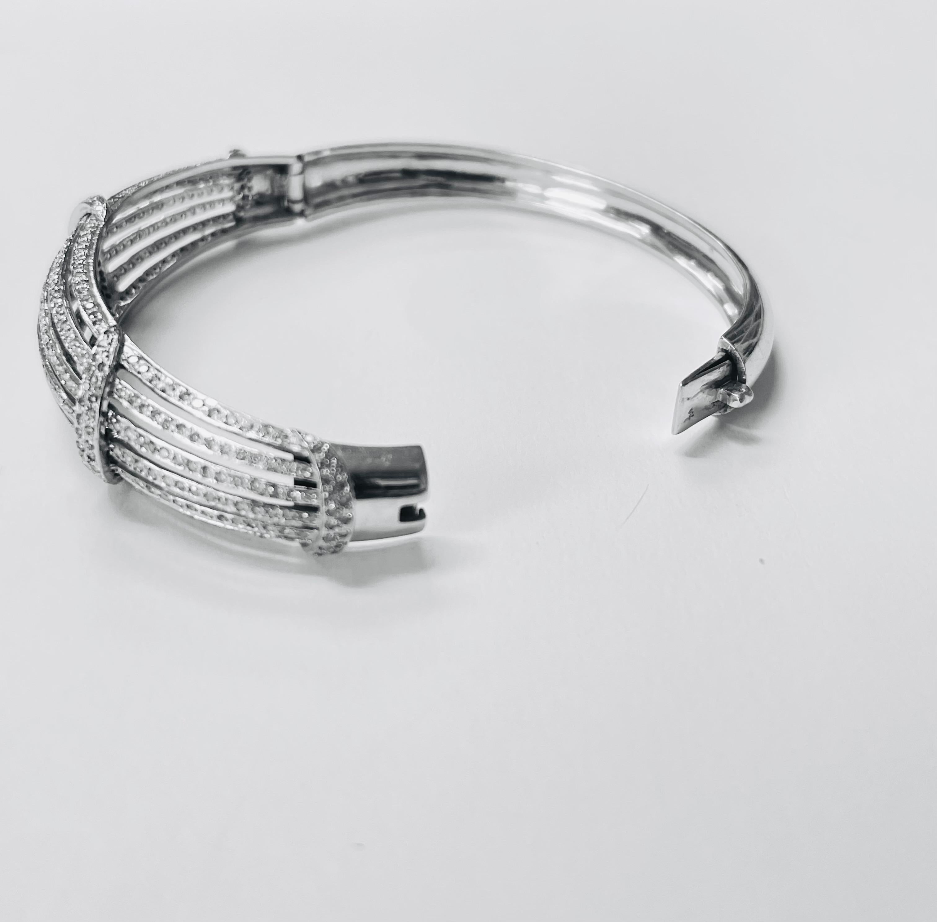 Bracelet en or blanc 18 carats avec diamants ronds et brillants Neuf - En vente à New York, NY