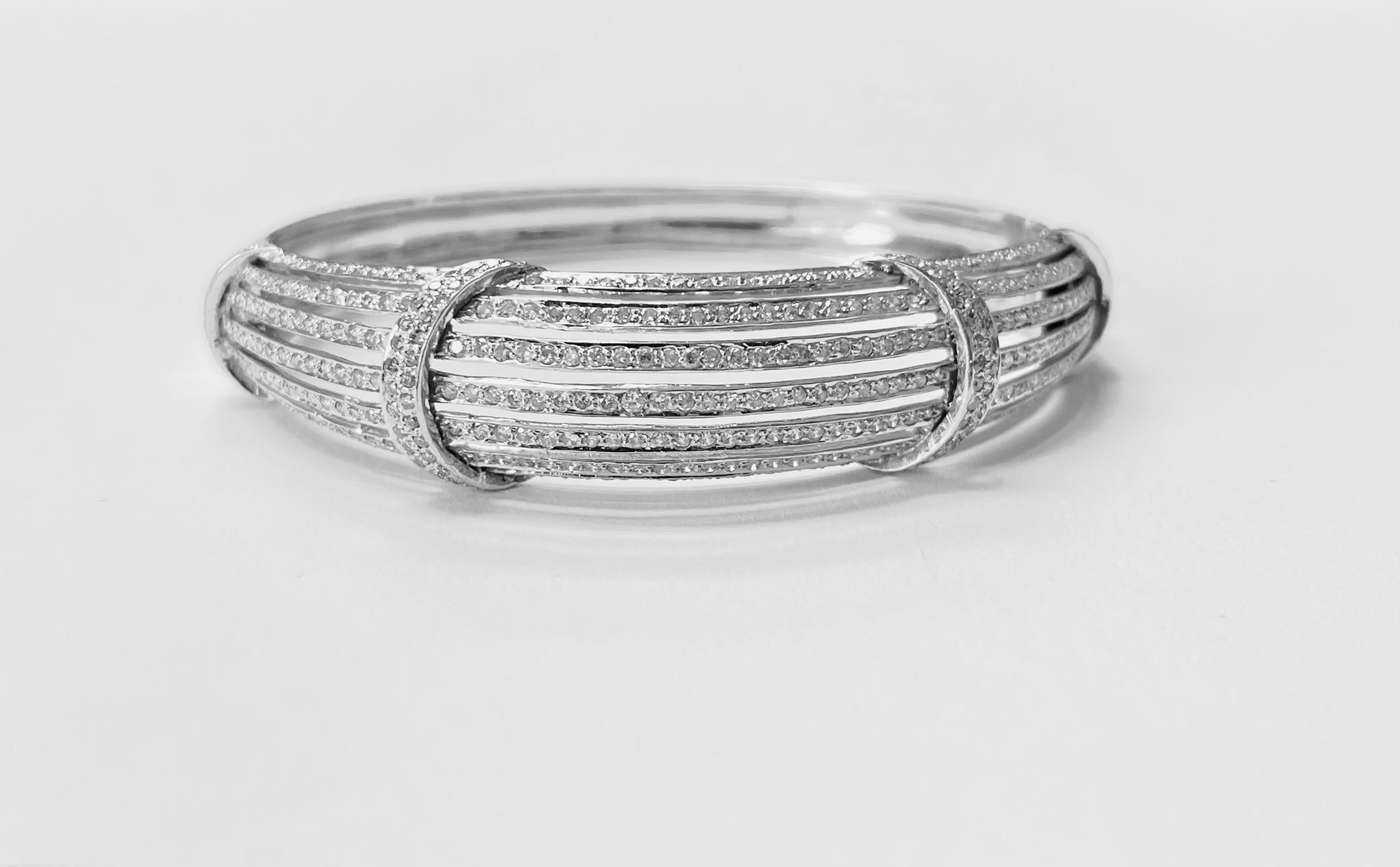 Bracelet en or blanc 18 carats avec diamants ronds et brillants Pour femmes en vente