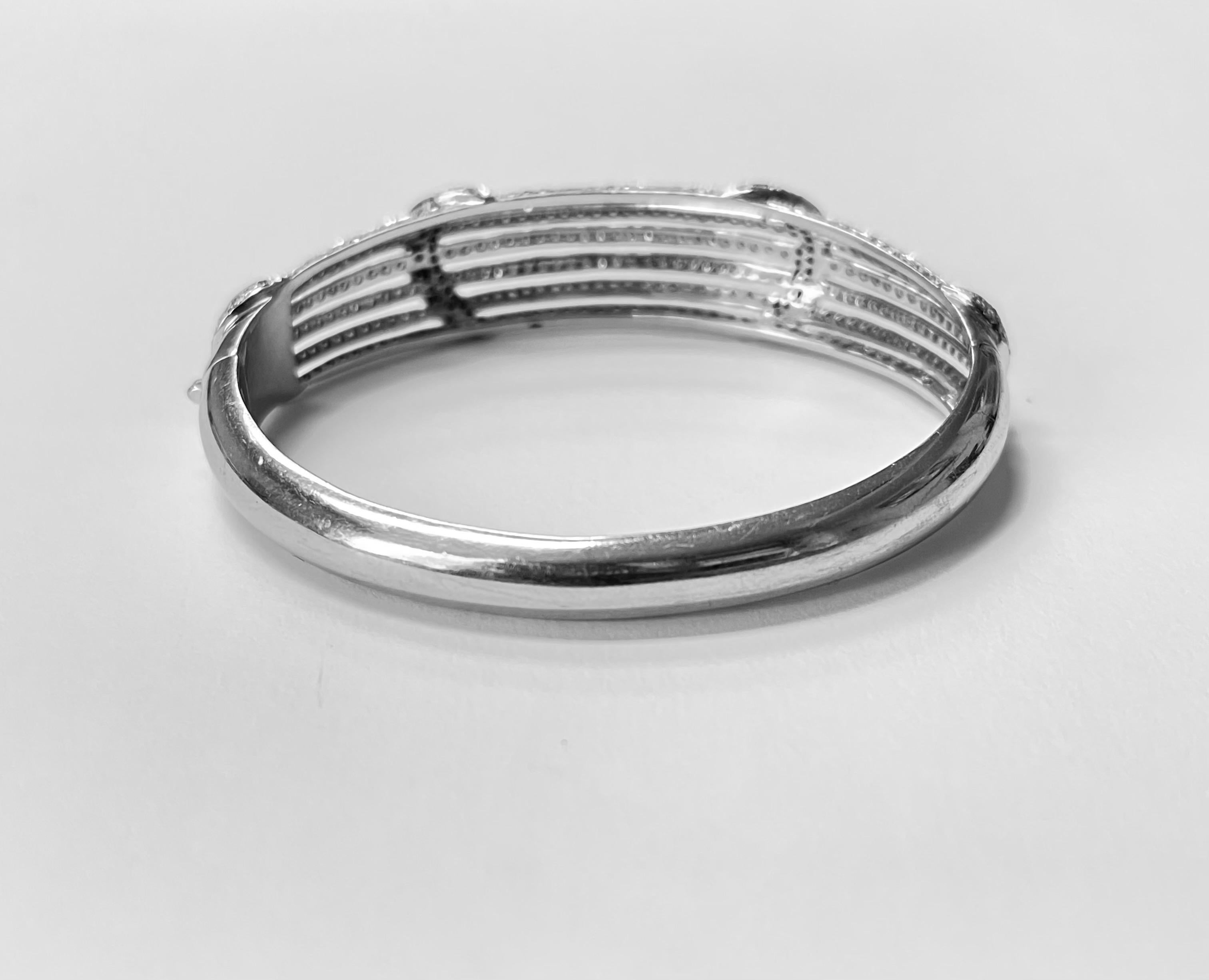 Bracelet en or blanc 18 carats avec diamants ronds et brillants en vente 1