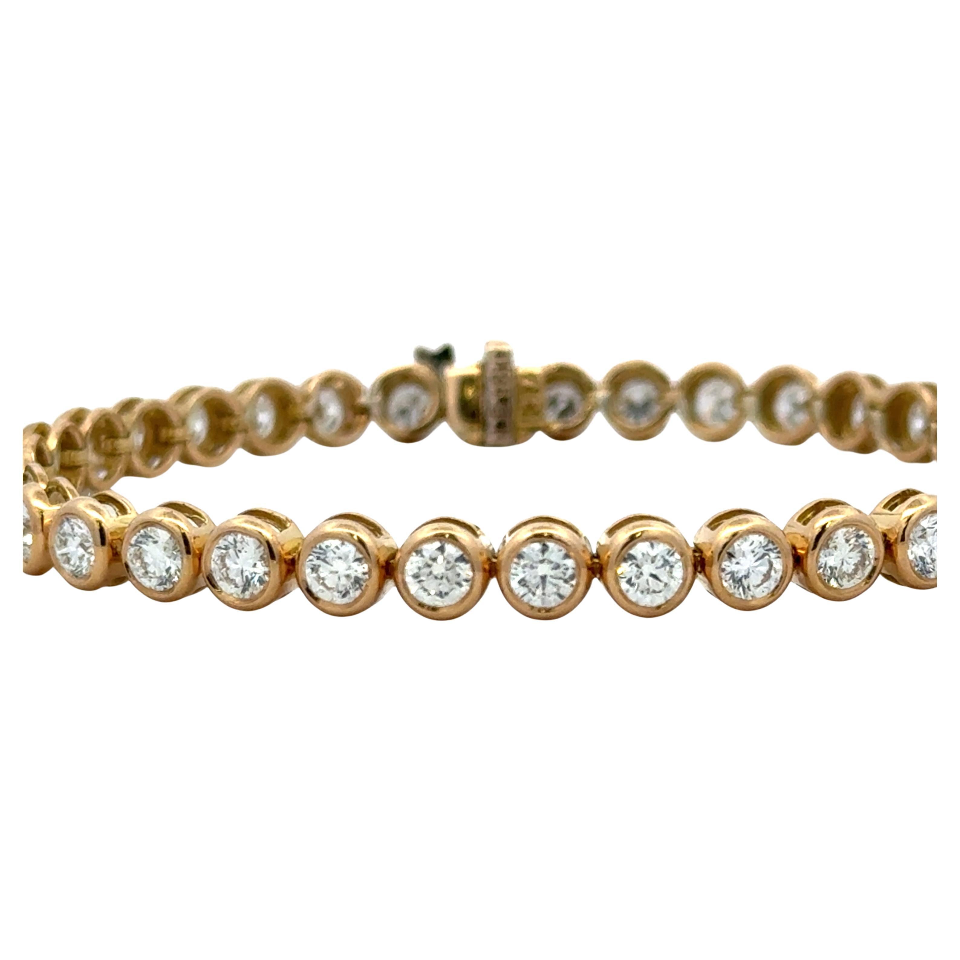 Contemporaneo Bracciale da tennis con lunetta di diamanti tondi e brillanti 5,70 carati in oro giallo 18 carati in vendita